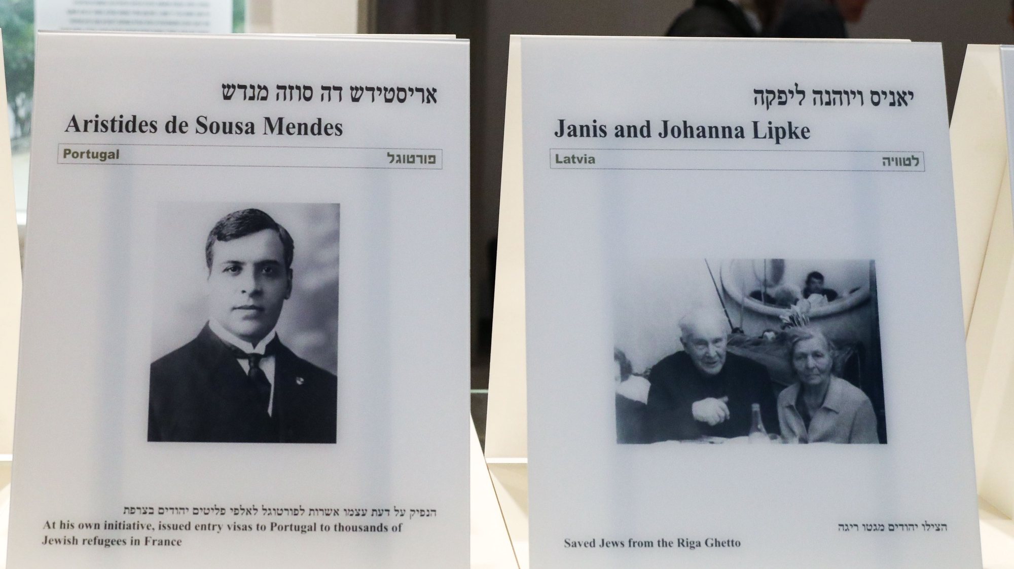 Fotografia de Aristides de Sousa Mendes (E) no Yad Vashem (Museu do Holocausto), o memorial oficial de Israel para lembrar as vítimas  judaicas do Holocausto, Jerusalém, Israel, 21 de janeiro de 2020. ANTÓNIO COTRIM/LUSA