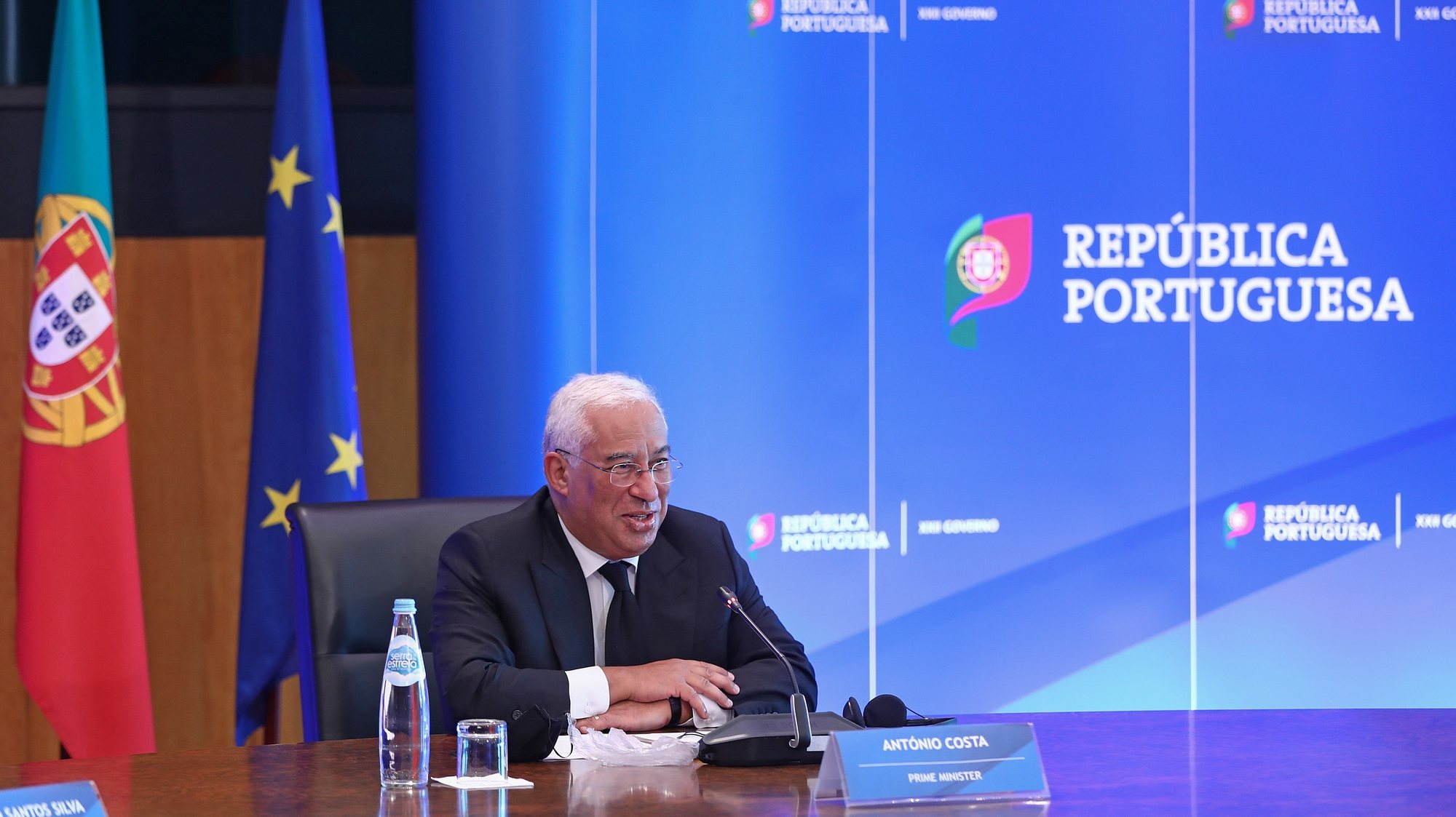 O primeiro-ministro, António Costa, durante uma reunião por videoconferência com o Presidente do Parlamento Europeu, David-Maria Sassoli, em Lisboa 02 de dezembro de 2020. Portugal assumirá a presidência da União Europeia em 01 de janeiro de 2021, sucedendo à Alemanha. ANTÓNIO PEDRO SANTOS/LUSA