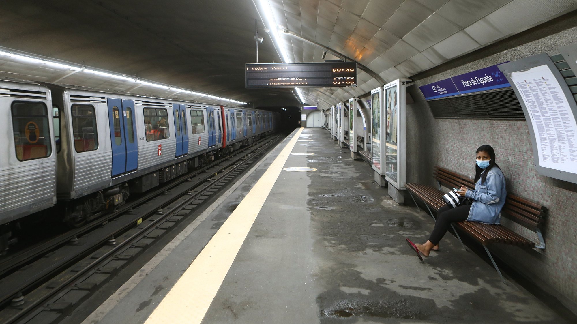 Metro de Lisboa reduz oferta nas linhas Amarela e Azul para horário de  verão – Observador