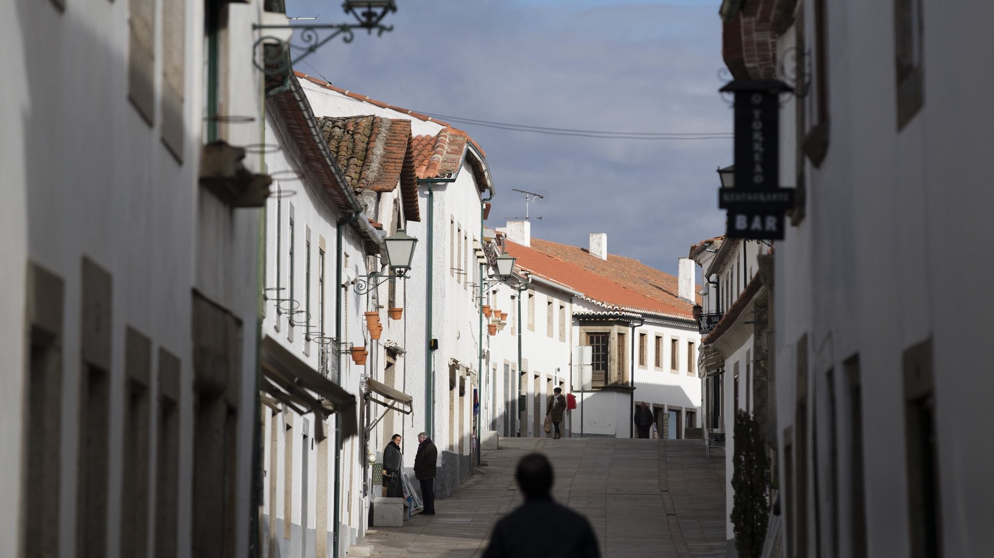 Rua de comércio no centro histórico de Miranda do Douro, 17 de janeiro de 2019. JOSÉ COELHO/LUSA