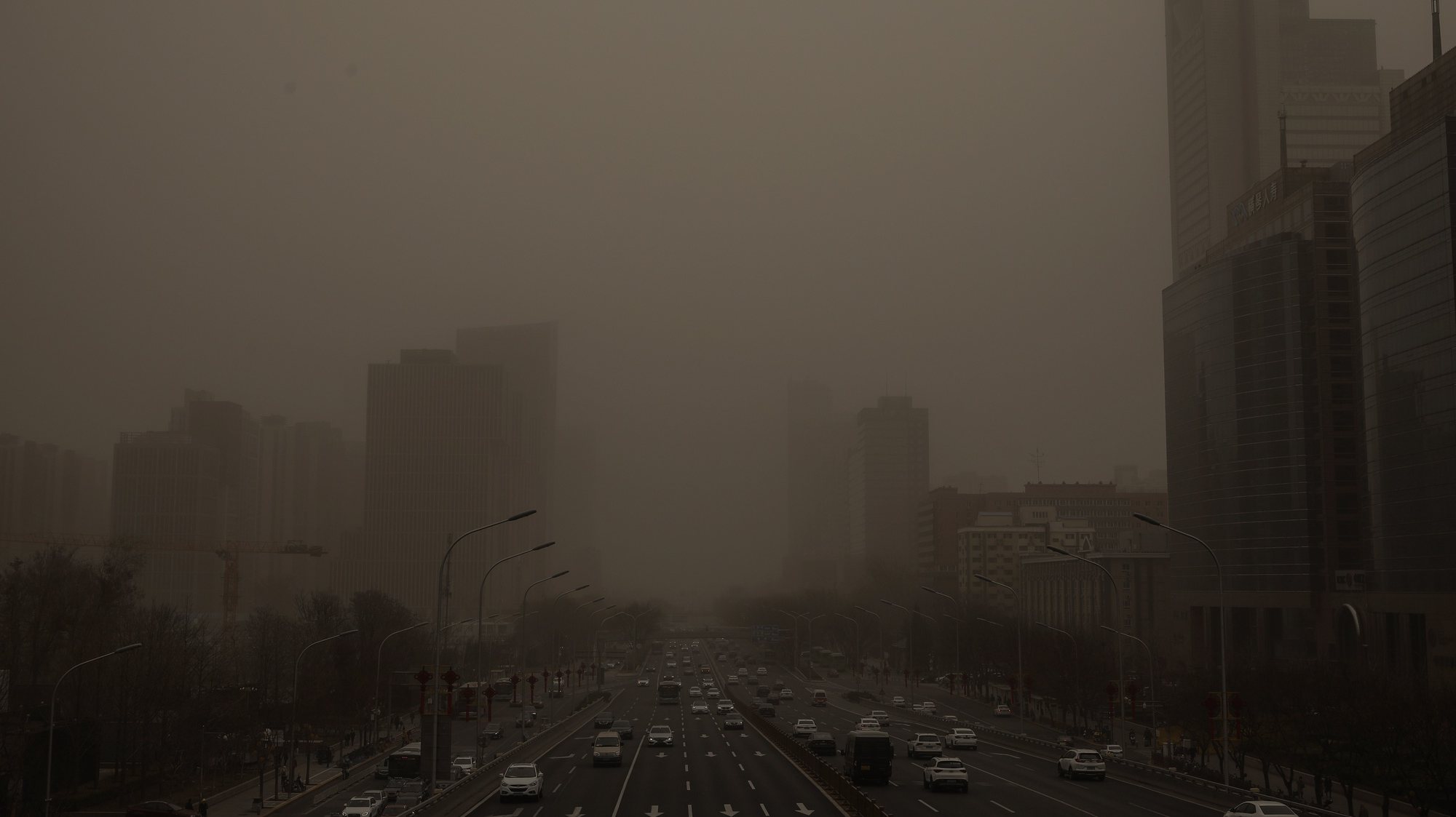epa09075484 A view shows the skyline affected by a sandstorm, in Beijing, China, 15 March 2021. According to the National Meteorological Center, floating sand and dust are expected to sweep of China&#039;s Xinjiang, Inner Mongolia, Heilongjiang, Jilin, Liaoning, Gansu, Ningxia, Shaanxi, Shanxi, Hebei, Beijing and Tianjin.  EPA/WU HONG