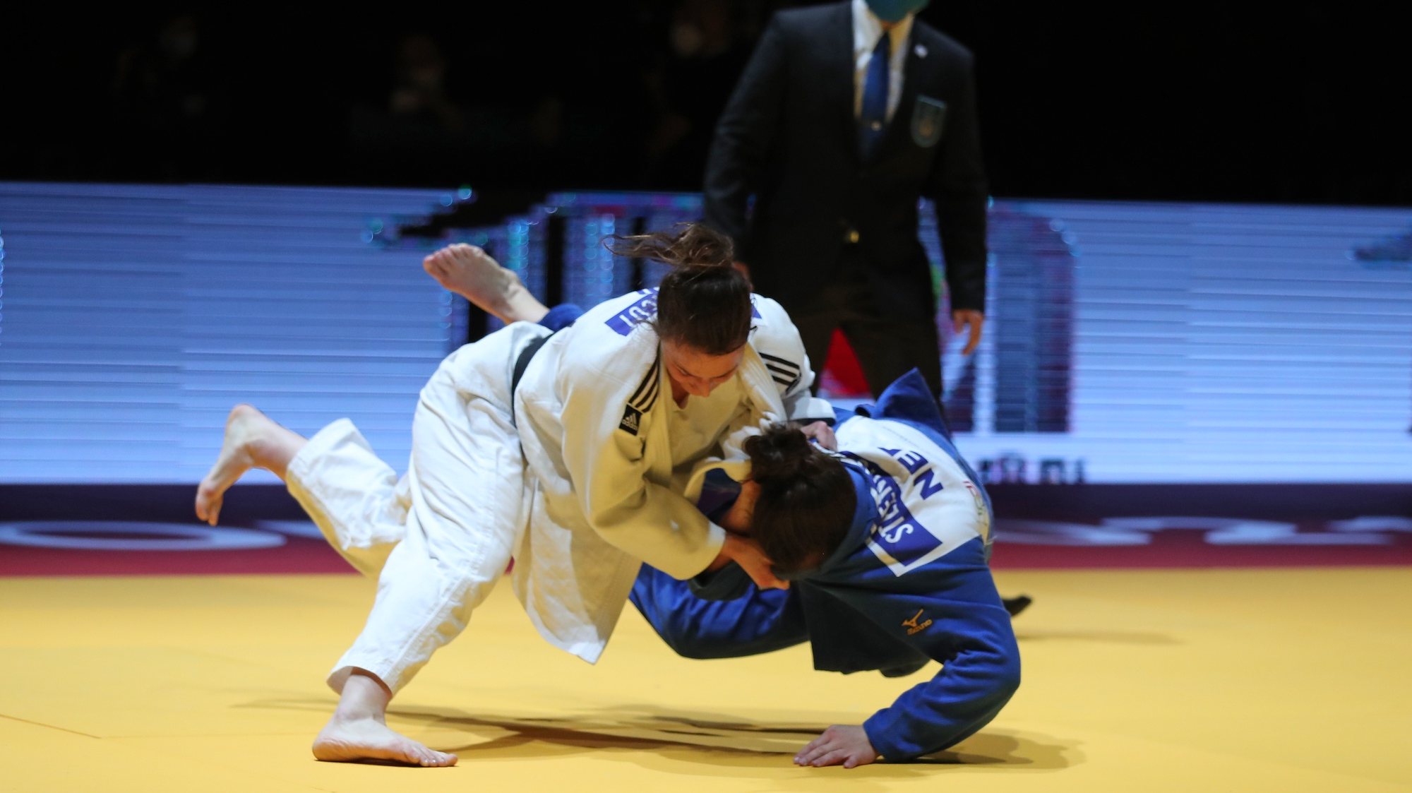 Beata Pacut of Polone (White) and Guusje Steenhuis of Netherlands (blue) in action in the final match in women&#039;s -78 kg category at the European Judo Championships in Lisbon, Portugal, 18 April 2021. NUNO VEIGA/LUSA