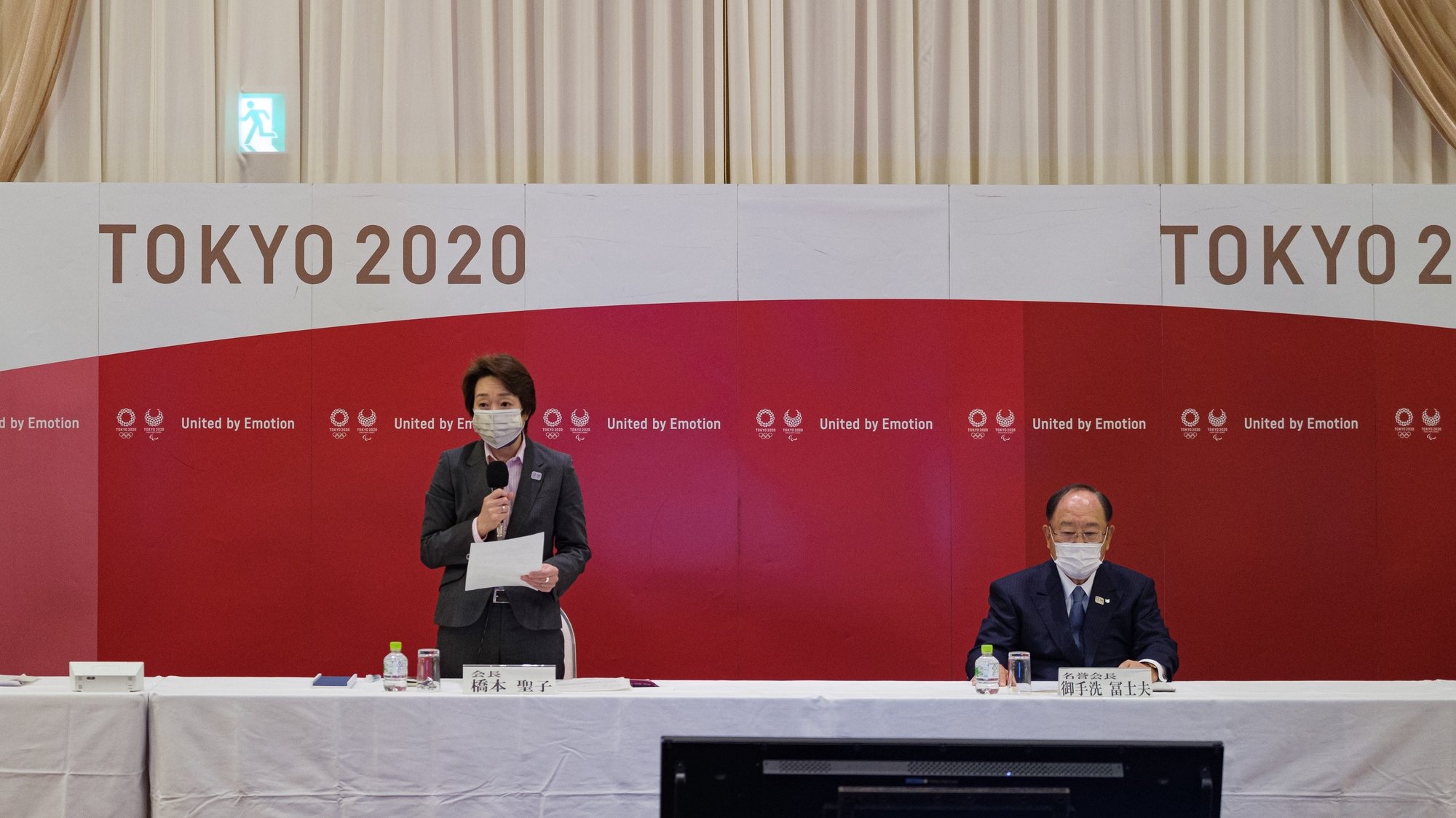 epa09161203 President of the Tokyo 2020 Organizing Committee of the Olympic and Paralympic games Seiko Hashimoto (L) delivers an opening speech during a Tokyo 2020 executive board meeting in Tokyo, Japan, 26 April 2021.  EPA/NICOLAS DATICHE / POOL