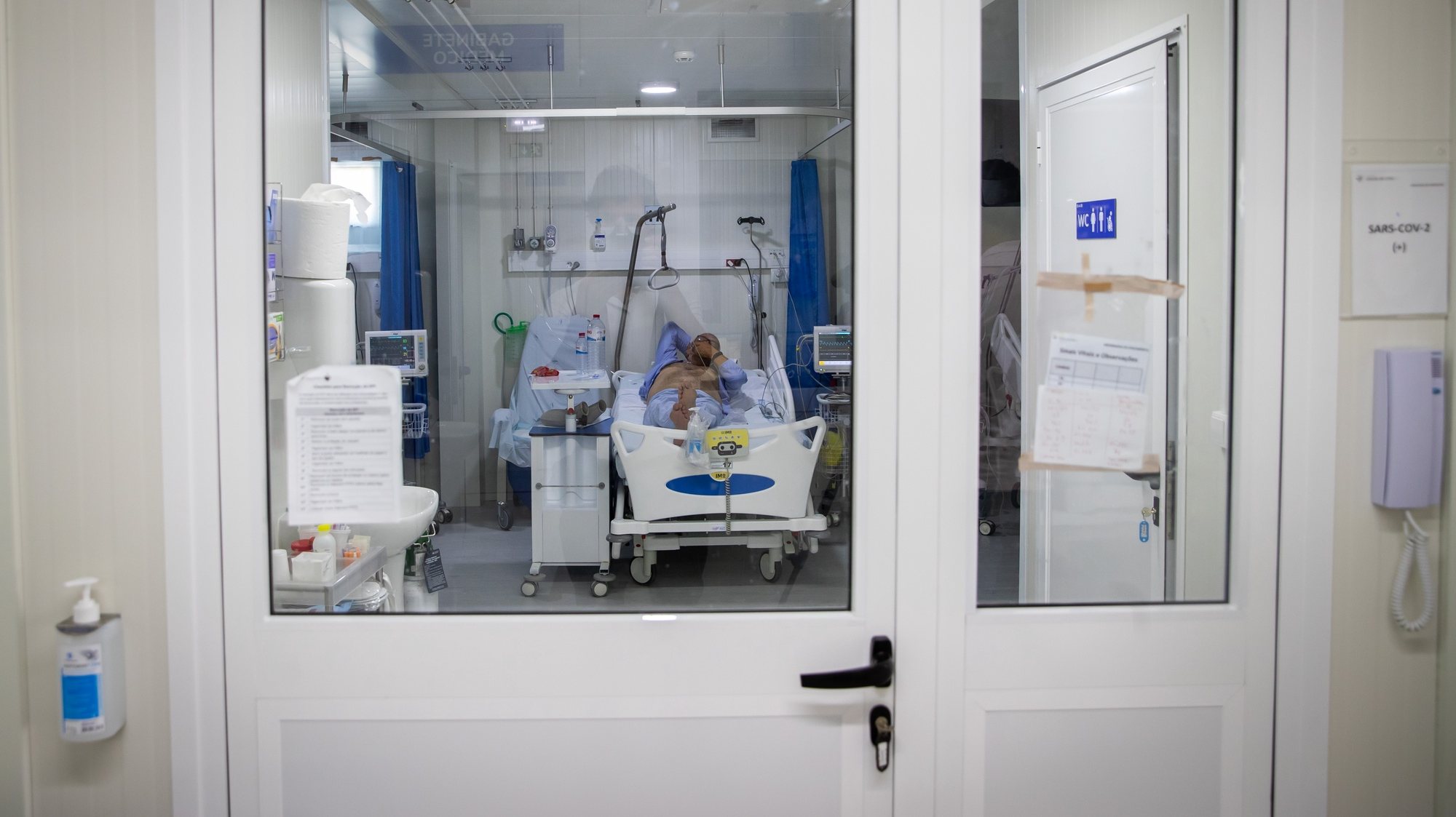 Quarto de pacientes em isolamento devido à Covid19-, na Enfermaria de isolamento do Hospital Garcia de Orta, em Almada, 21 de julho de 2021. JOSÉ SENA GOULÃO/LUSA (ACOMPANHA TEXTO DE 24/07/2021)