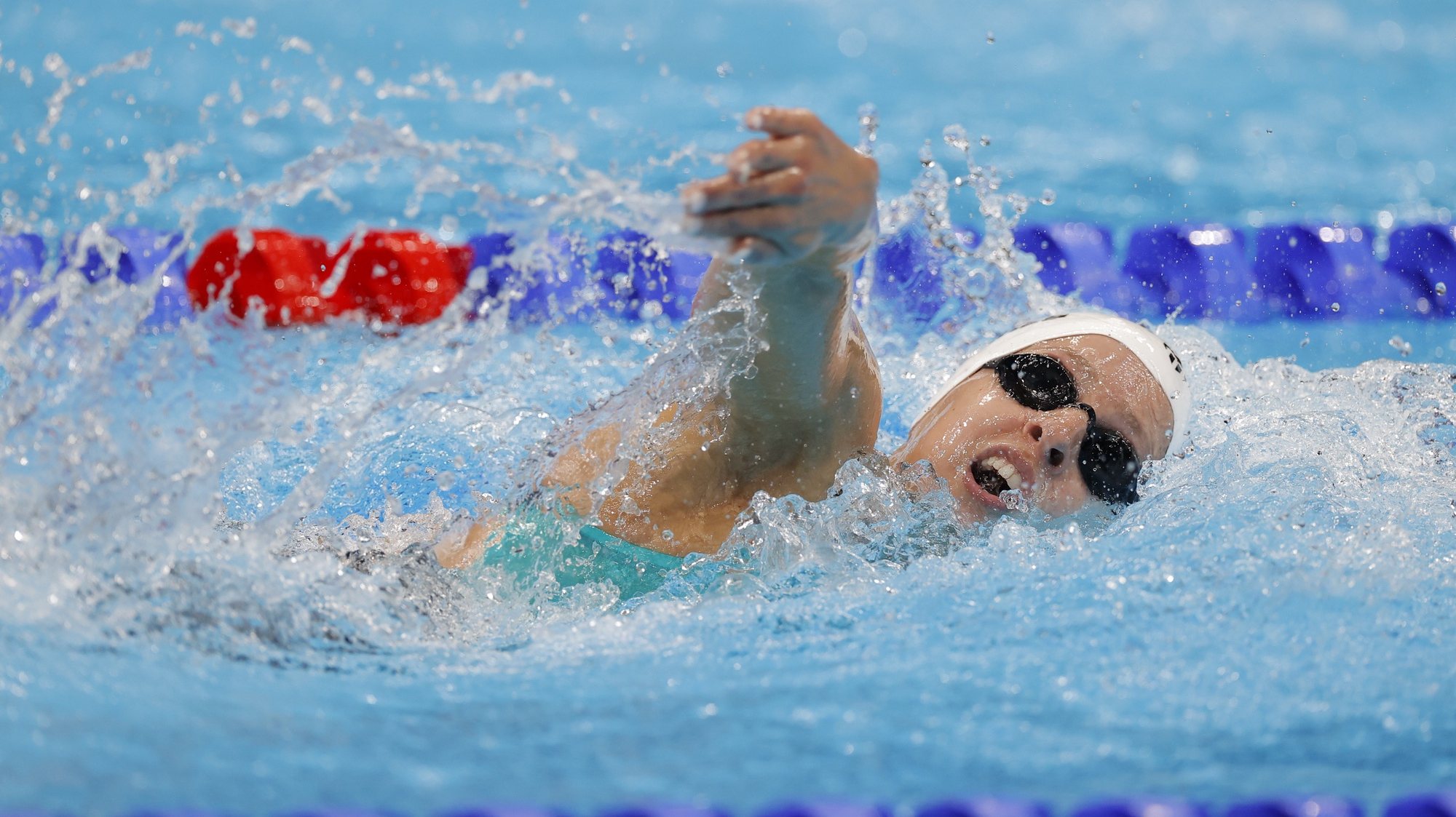 epa09367541 Diana Duraes of Portugal in action during the Women&#039;s 1500m Freestyle Heats during the Swimming the Swimming events of the Tokyo 2020 Olympic Games at the Tokyo Aquatics Centre in Tokyo, Japan, 26 July 2021.  EPA/VALDRIN XHEMAJ