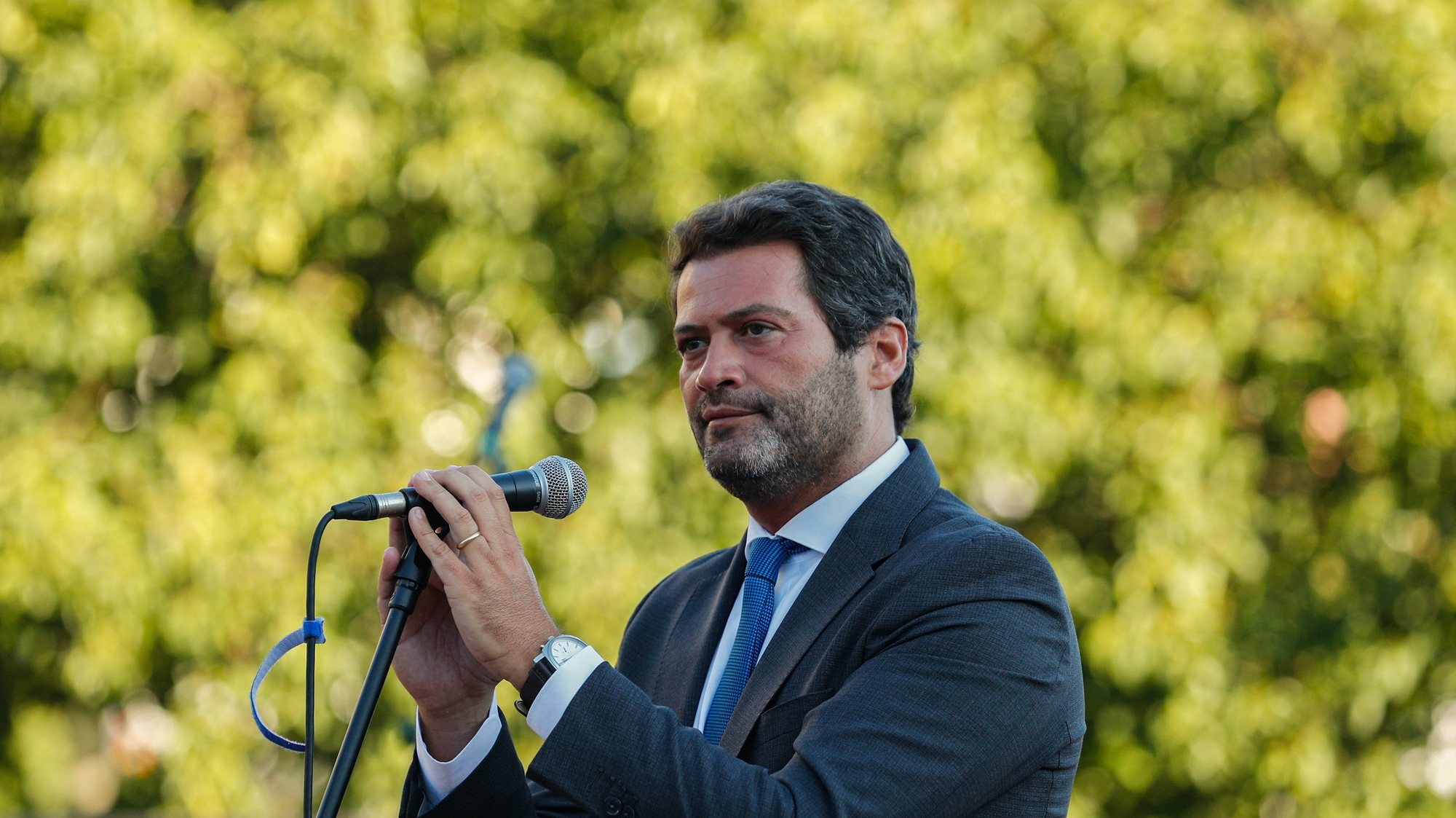 O presidente do partido Chega, André Ventura, discursa durante o comício de arranque de pré-campanha para as eleições autárquicas, na Amadora, 04 de setembro de 2021. ANTÓNIO COTRIM/LUSA
