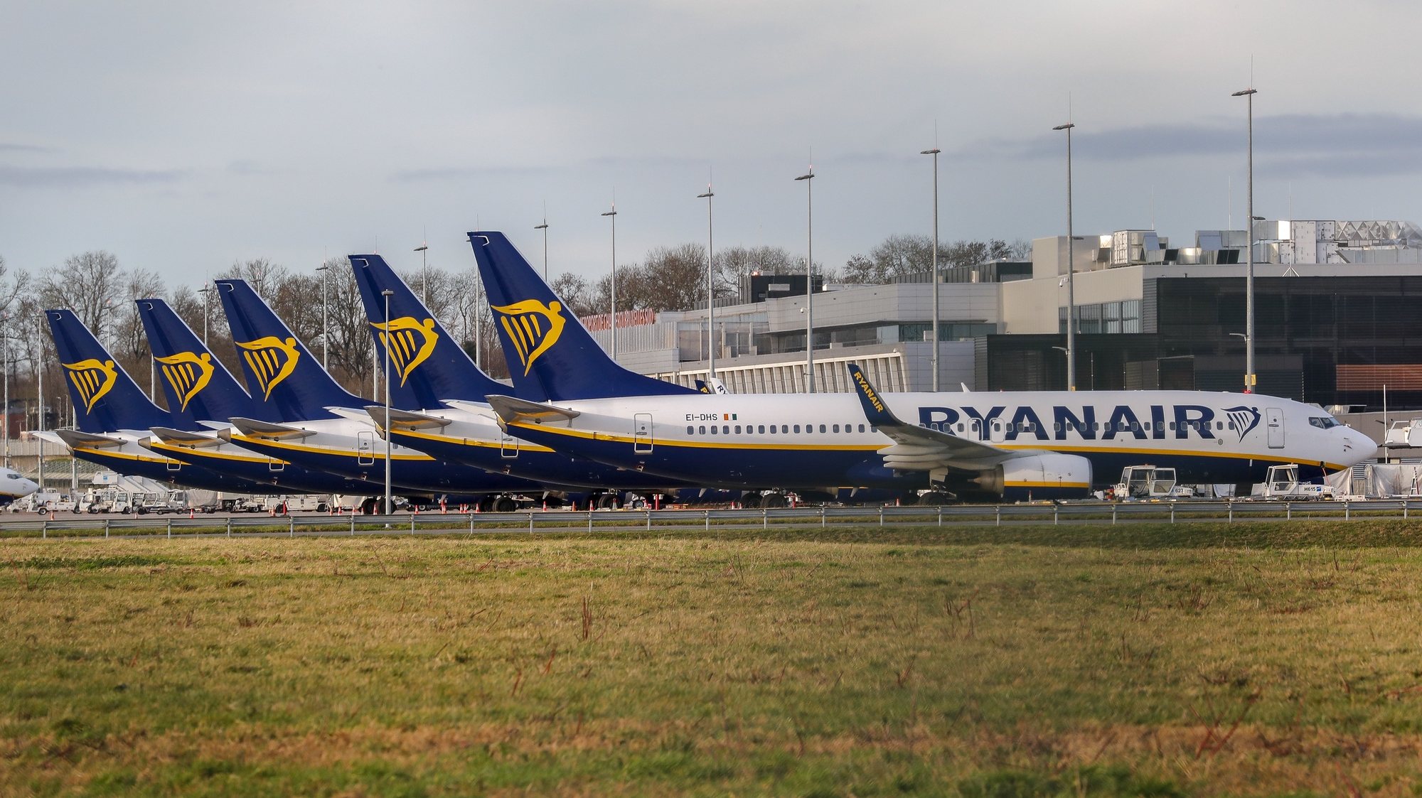 epa10393819 Ryanair airplanes (front airplane tail number EI-DHS) on the tarmac as Ryanair cabin crew based in Belgium are on strike at Brussels south airport in Charleroi, Belgium, 07 January 2023. A second round of strikes by Belgium-based Ryanair cabin crew begins on 07 January and will see 152 flights cut to and from Charleroi airport over the weekend according to the CNE (National Central of Employees) union.  EPA/JULIEN WARNAND