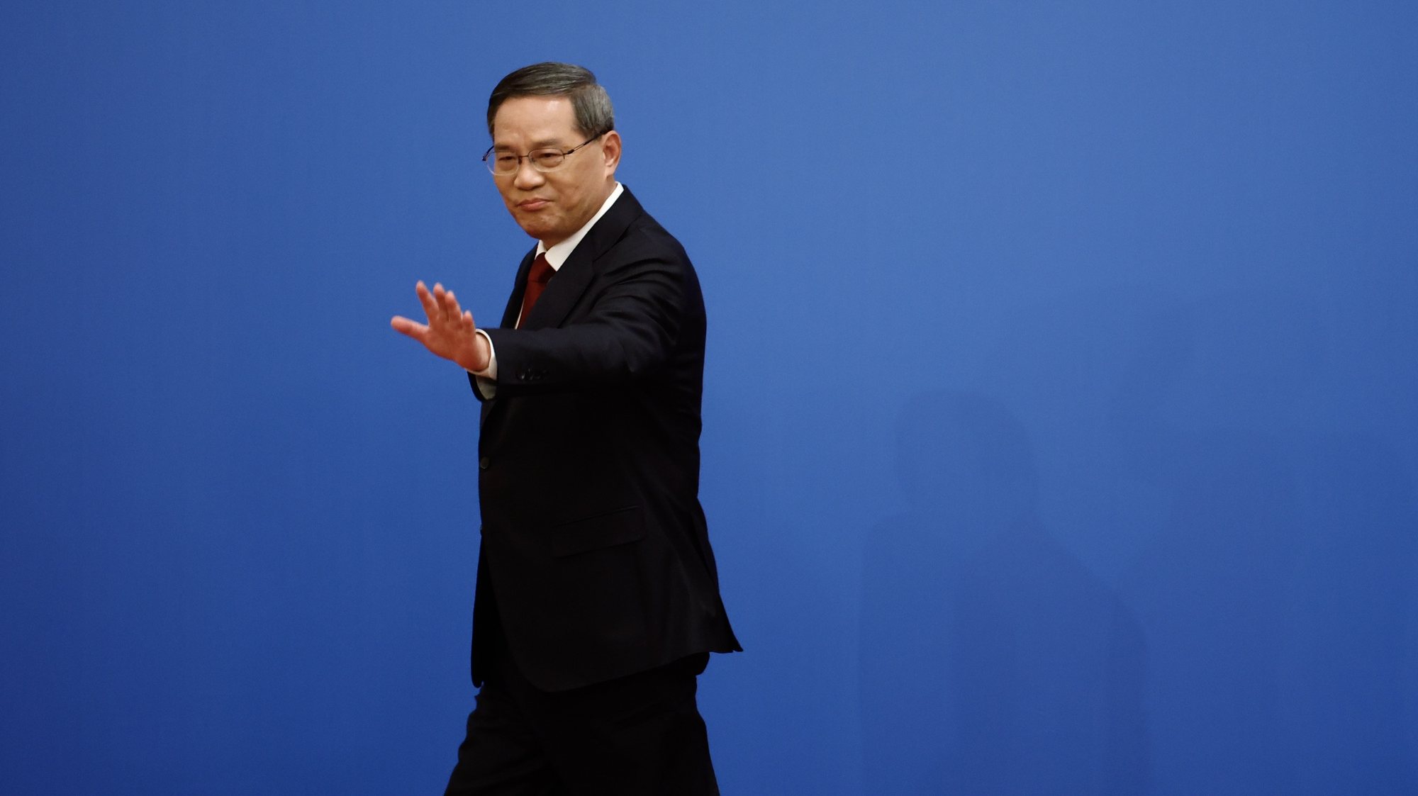 epa10519501 Chinese Premier Li Qiang waves as he leaves a news conference following the closing session of the National People&#039;s Congress (NPC), at the Great Hall of the People, in Beijing, China, 13 March 2023.  EPA/FLORENCE LO / POOL