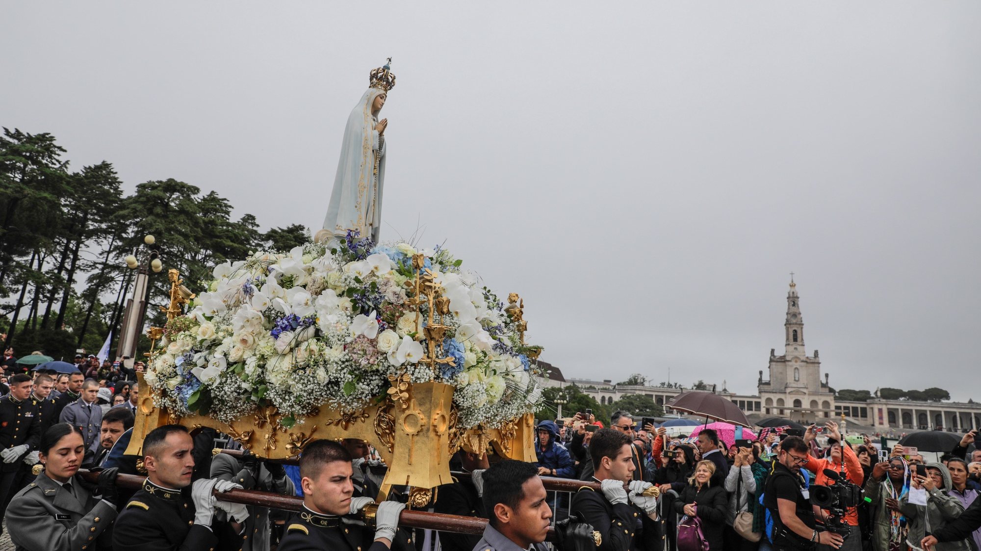 The image of Our Lady of Fatima is seen during the Farewell Procession in the religious ceremonies of the pilgrimage at the Shrine of Fatima in Ourem, Portugal, 13 May 2024. PAULO CUNHA/LUSA