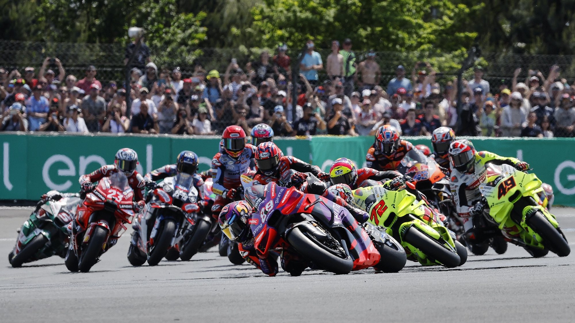 epa11333081 Spanish MotoGP rider Jorge Martin (C) of Prima Pramac Racing team leads the pack during the Sprint race of the French MotoGP Motorcycling Grand Prix race in Le Mans, France, 11 May 2024.  EPA/YOAN VALAT