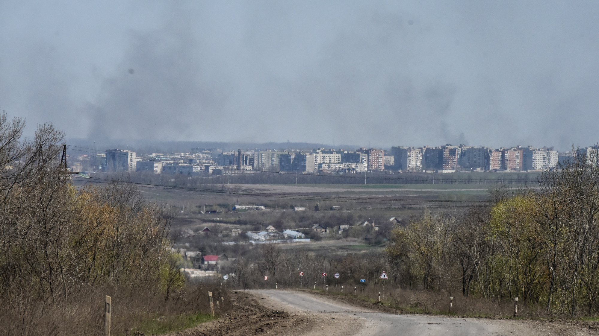 epa10567767 A general view on Bahkmut with smoke coming from the city in Bakhmut, Donetsk region, Ukraine, 10 April 2023. Russian troops entered Ukrainian territory on 24 February 2022, starting a conflict that has provoked destruction and a humanitarian crisis.  EPA/OLEG PETRASYUK