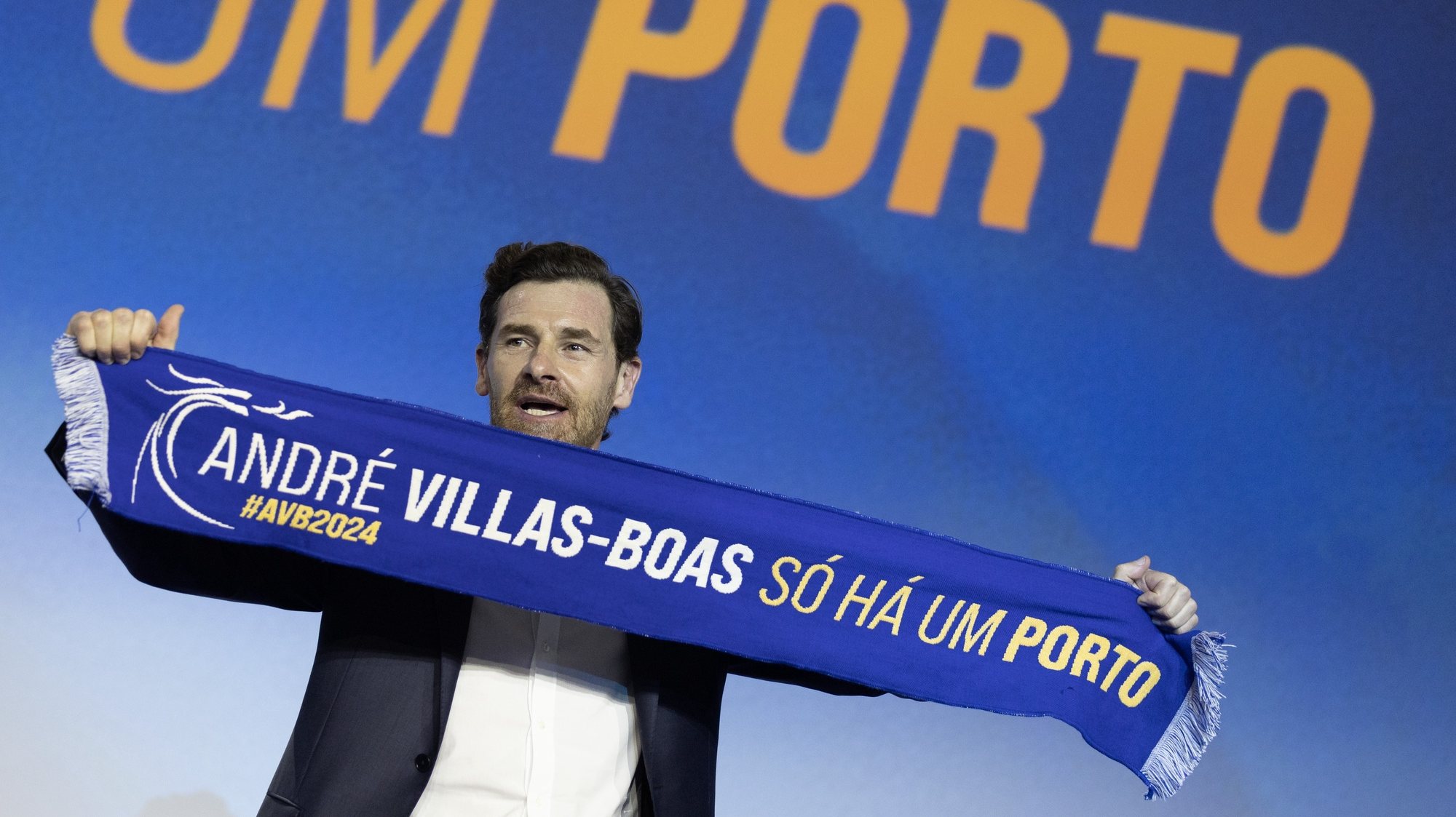 epa11086004 Andre Villas-Boas poses during the presentation of his candidature for the presidency of FC Porto at Alfandega do Porto, Porto, Portugal, 17 January 2024.  EPA/JOSE COELHO