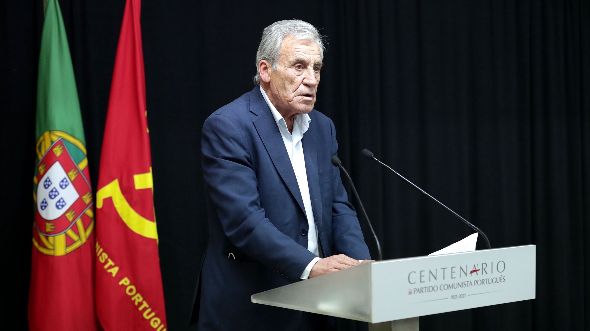 O secretário-geral do partido Comunista Português (PCP), Jerónimo de Sousa, discursa durante a sessão &quot;O PCP e o 25 de Abril&quot;, no Porto, 30 de março de 2021. ESTELA SILVA/LUSA