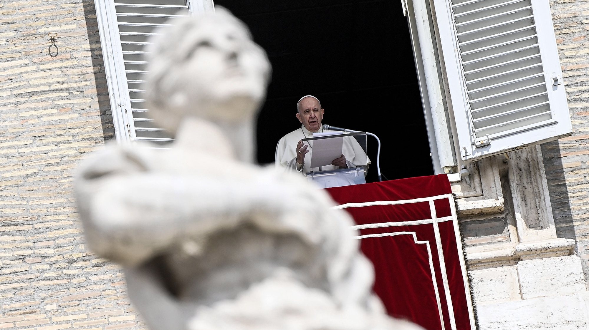 epa09142674 Pope Francis leads his Regina Coeli prayer from the window of his office overlooking Saint Peter&#039;s Square, Vatican City, Italy, 18 April 2021.  EPA/RICCARDO ANTIMIANI