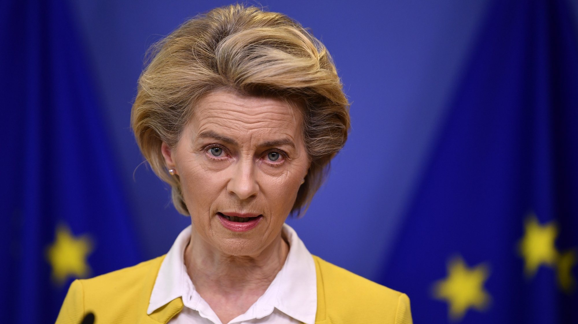 epa09134959 European Commission President Ursula von der Leyen delivers a statement after a college meeting at the EU headquarters in Brussels, Belgium, 14 April 2021.  EPA/JOHN THYS / POOL