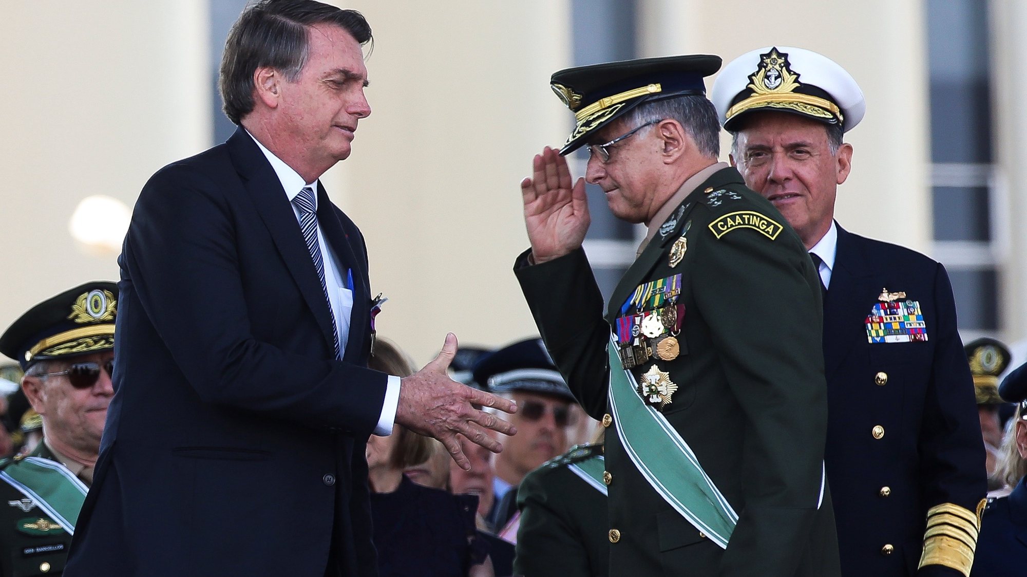 epa09107246 A handout photo made available by Agencia Brasil shows Brazilian President Jair Bolsonaro (L) about to shake hands with the Army&#039;s General Edson Leal Pujol (C) during a ceremony in Brasilia, Brazil, 23 August 2019 (reissued 30 March 2021). The heads of the Brazilian Army, Navy and Aviation &#039;will be replaced,&#039; official sources reported on 30 March 2021, a day after President Bolsonaro announced six changes in his cabinet, which included the departure of the Defense Minister.  EPA/Antonio Cruz/Agencia Brasil HANDOUT  HANDOUT EDITORIAL USE ONLY/NO SALES