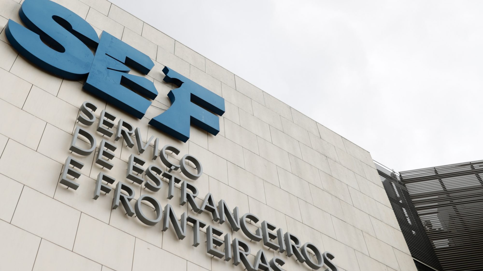 O SEF reforçou os controlos junto à fronteira com Espanha, nos aeroportos e balcões de atendimento