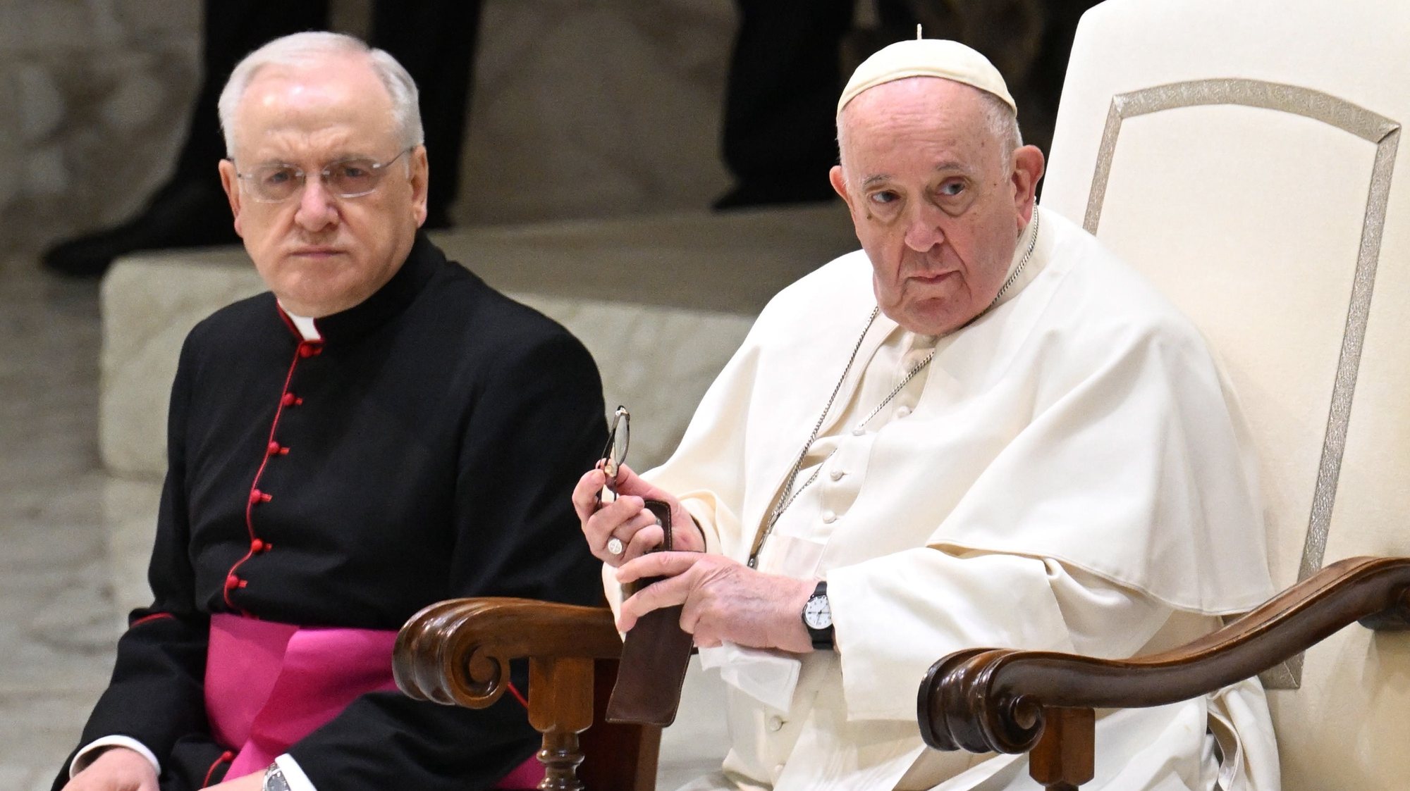 epa10428058 Monsignor Leonardo Sapienza (L) sits next to Pope Francis during the Papal Audience inside the Nervi Hall at the Vatican, 25 January 2023. Papal Audiences are held every Wednesday at the Vatican, giving faithfuls the chance to receive the Apostolic Blessing.  EPA/CLAUDIO PERI