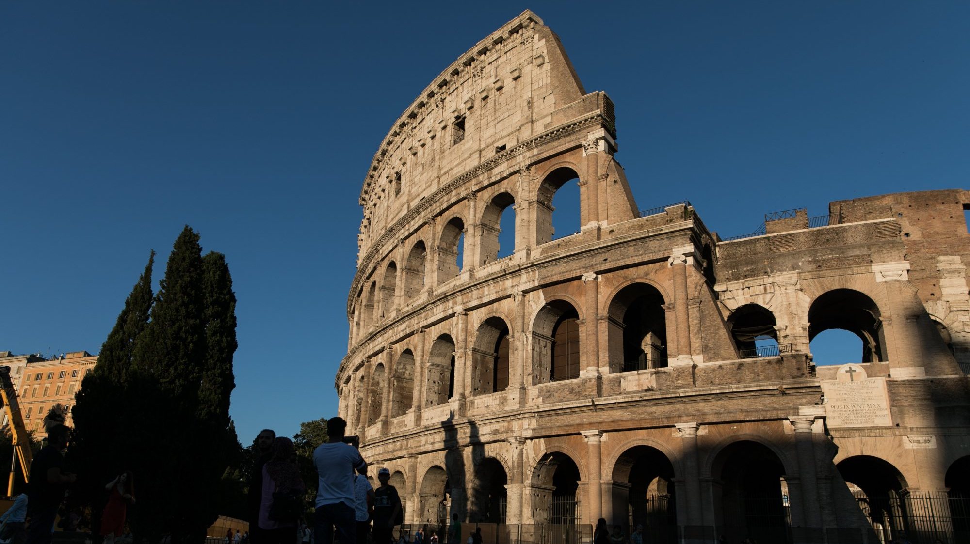 A solução proposta promete respeitar totalmente o monumento histórico e consiste na criação de uma plataforma de cerca de 3.000 metros quadrados que percorrerá todo o centro do Coliseu
