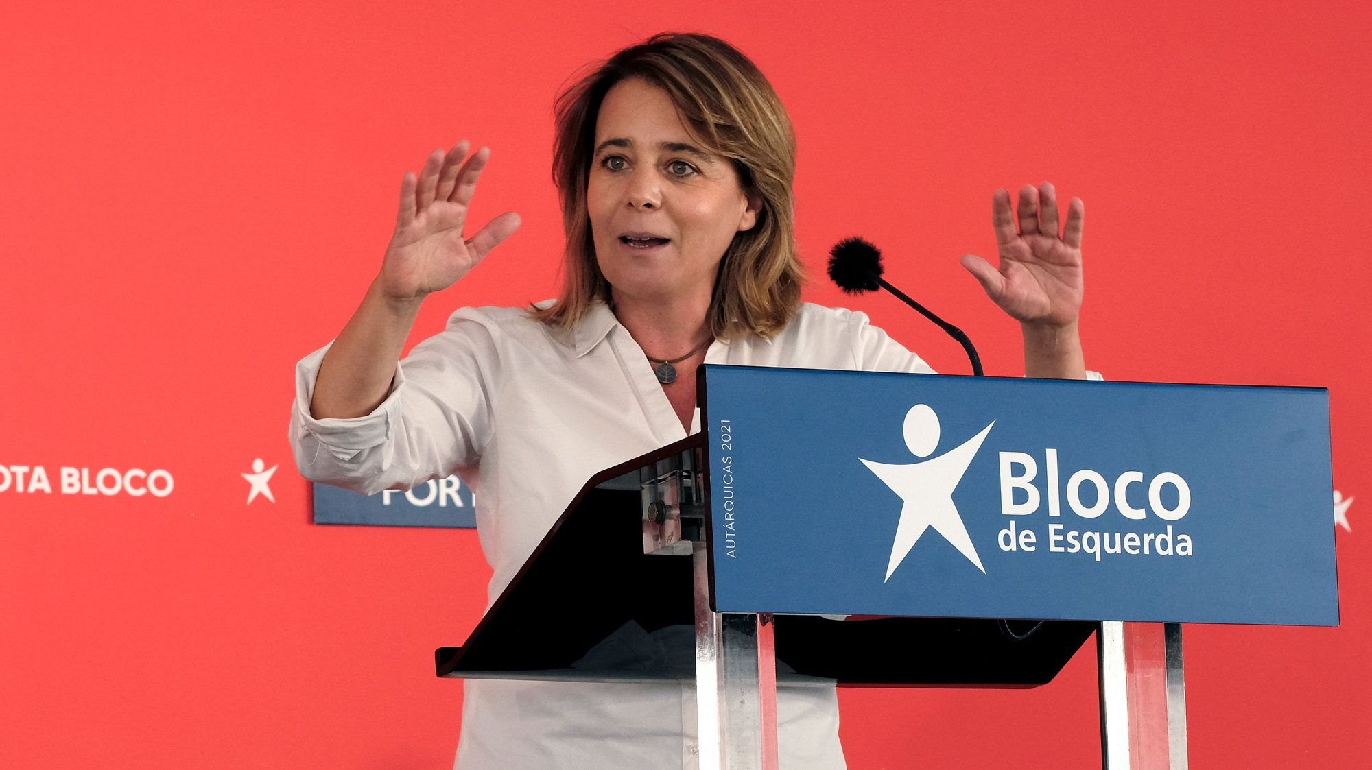 A coordenadora do Bloco de Esquerda, (BE), Catarina Martins, discursa durante um comício no Porto, 18 de setembro de 2021. No próximo dia 26 de setembro mais de 9,3 milhões eleitores podem votar nas eleições Autárquicas, para eleger os seus representantes locais. FERNANDO VELUDO/LUSA