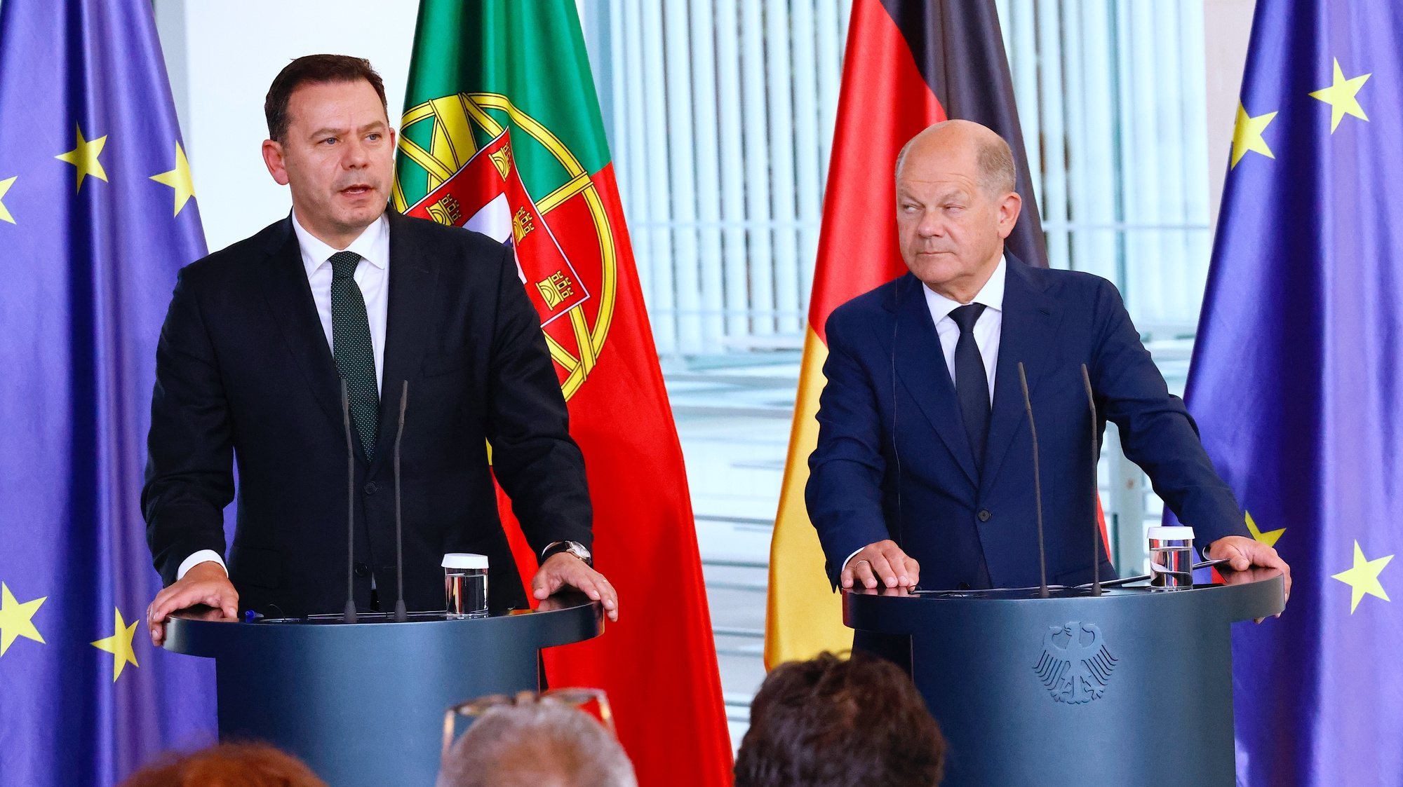 epa11365758 German Chancellor Olaf Scholz (R) and Portuguese Prime Minister Luis Montenegro (L) attend a joint press conference after their meeting at the Chancellery in Berlin, 24 May 2024. The meeting focused on bilateral, security and European policy issues.  EPA/HANNIBAL HANSCHKE