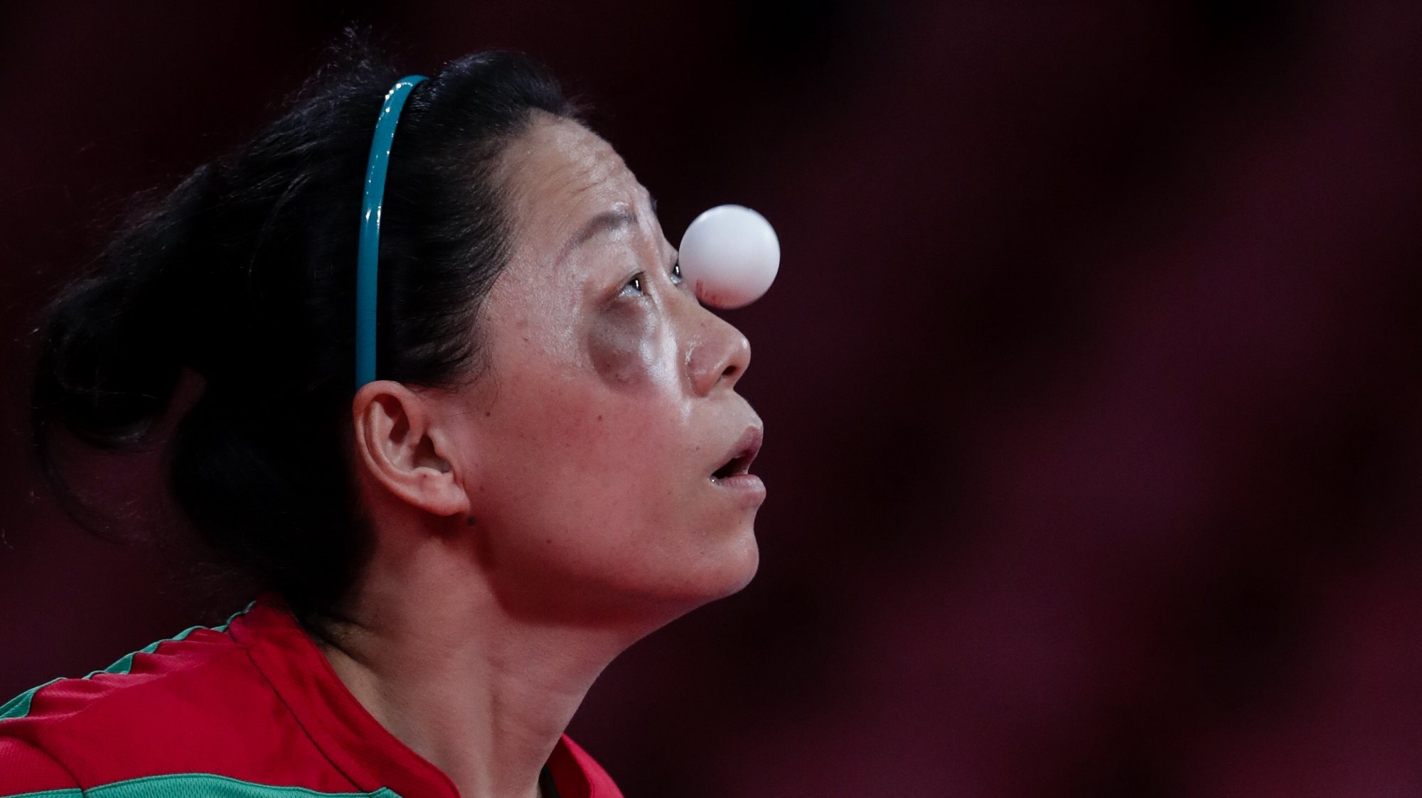 A portuguesa Fu Yu (D) foi hoje eliminada na terceira ronda do torneio feminino de singulares de ténis de mesa dos Jogos Olímpicos Tóquio2020, ao perder com a japonesa Mima Ito por 4-1, no Ginásio Metropolitano de Tóquio, 27 de julho de 2021. TIAGO PETINGA/LUSA