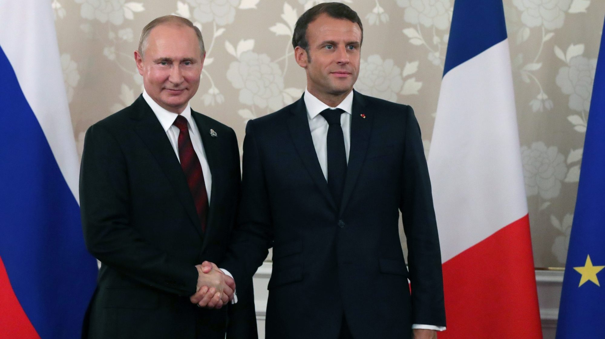 A conversa entre os chefes de Estado francês e russo foi divulgada no dia 30 de junho pelo canal France 2, convidado por Macron para registar uma reunião com o líder russo