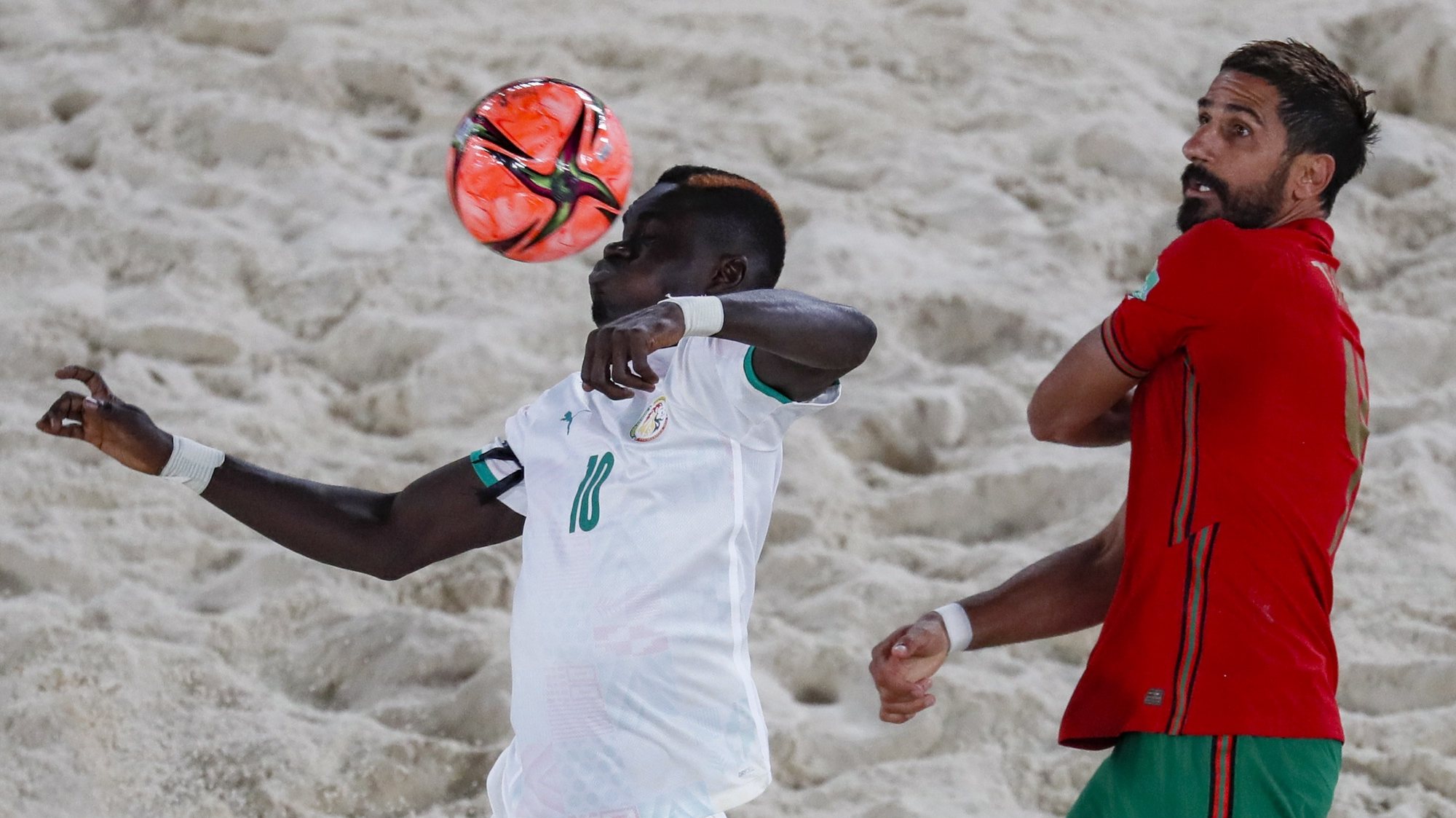 epa09425245 Torres (R) of Portugal in action against Mamour Diagne of Senegal during the FIFA Beach Soccer World Cup 2021 match between Senegal and Portugal at Luzhniki Beach Soccer Stadium in Moscow, Russia 22 August 2021.  EPA/YURI KOCHETKOV