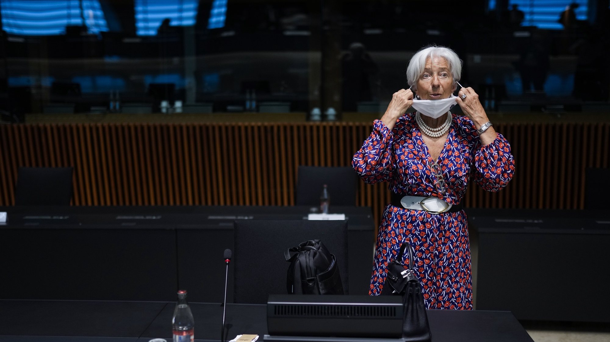 epa09279777 European Central Bank (ECB) President Christine Lagarde adjusts his protective face mask as she arrives to a meeting of Eurogroup Finance Ministers at the European Council building in Luxembourg, 17 June 2021.  EPA/FRANCISCO SECO / POOL