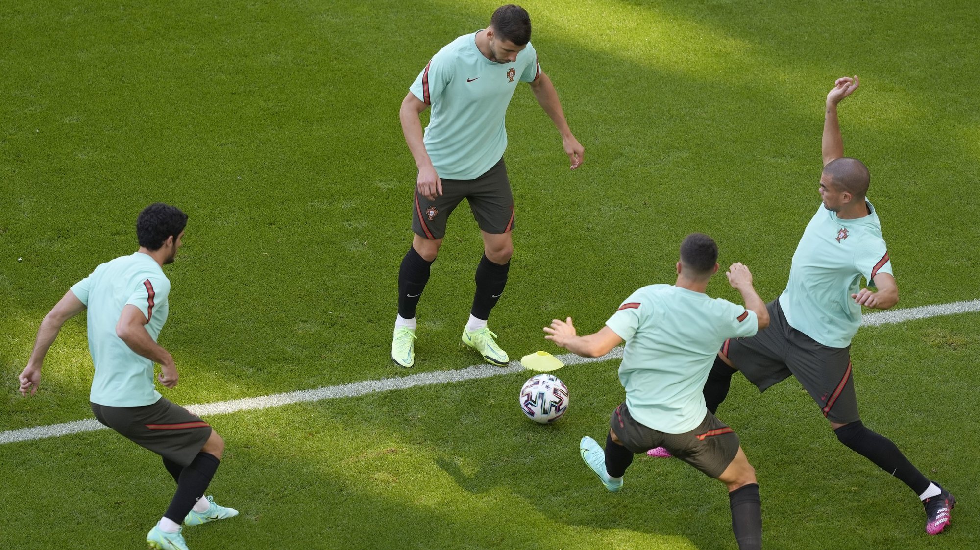 Portugal´s national soccer team players in action during a training session at Allianz Arena in Munich, Germany, 18 June 2021. Portugal will face Germany in their UEFA EURO 2020 group F round soccer match on 19 June 2021. HUGO DELGADO/LUSA
