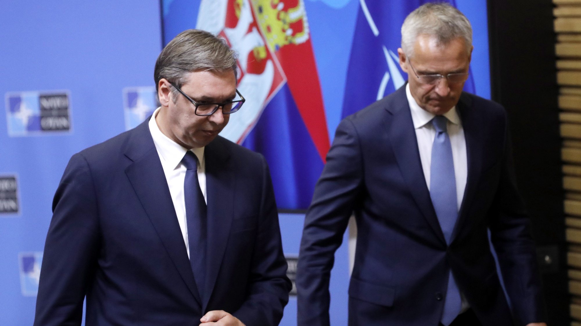 epa10125712 NATO Secretary General Jens Stoltenberg (R) and the President of the Republic of Serbia Aleksandar Vucic leave after they give a joint press conference following their meeting at the Alliance headquarters in Brussels, Belgium, 17 August 2022.  EPA/OLIVIER HOSLET