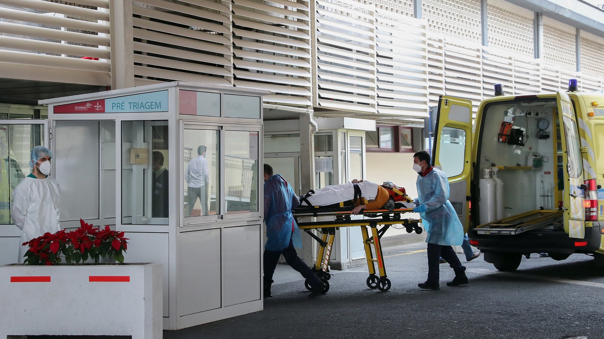 Hospital Nélio Mendonça, que hoje recebeu a visita do presidente do Governo Regional da Madeira, para ver a nova unidade de internamento covid-19 da instituição hospitalar, no Funchal, 28 de janeiro de 2021. HOMEM DE GOUVEIA/LUSA