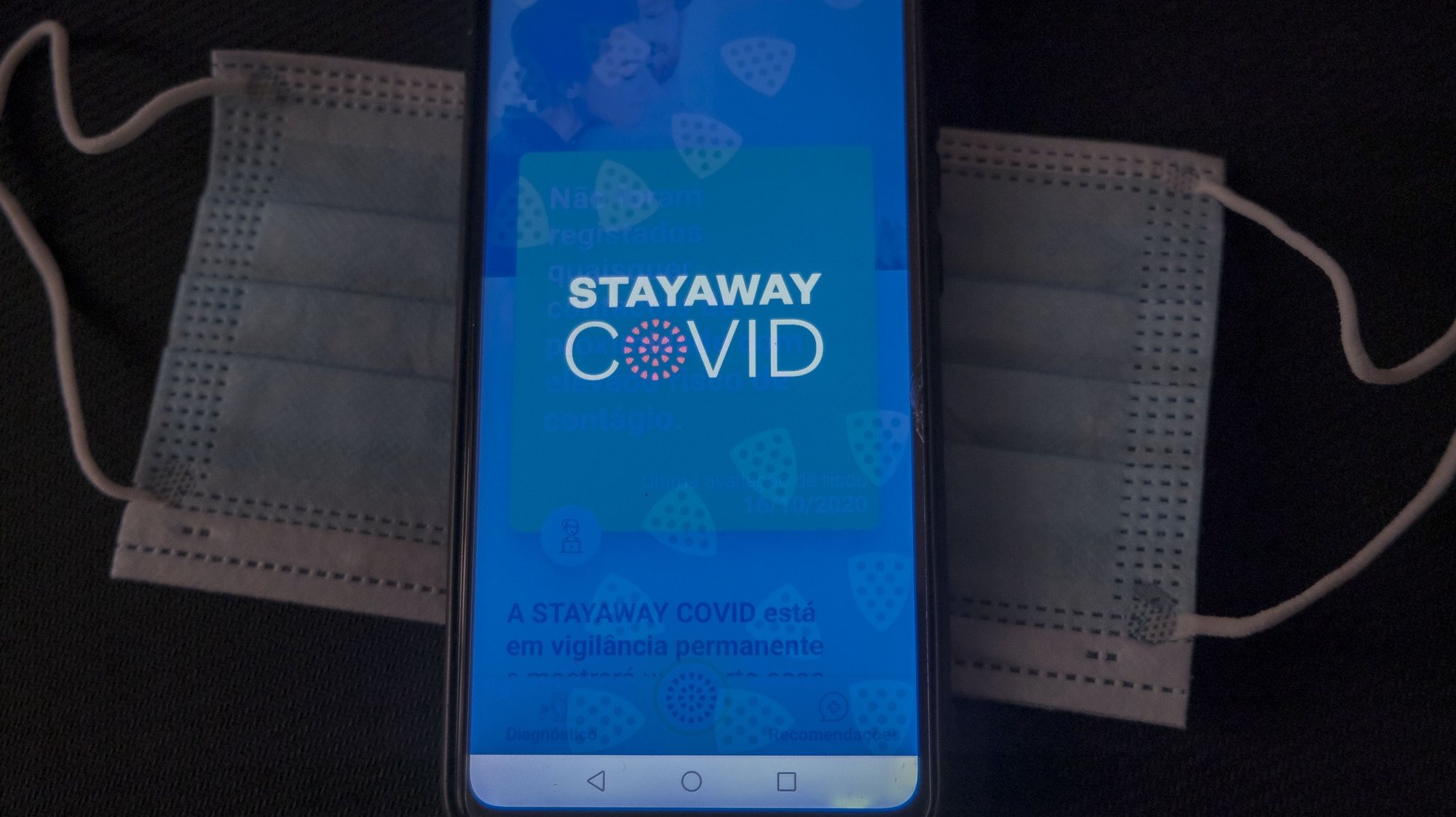 A app StayAway Covid, que pretende identificar potenciais exposições a pessoas infetadas com Covid-19,  Lisboa, 16 de outubrode 2020. ANTÓNIO COTRIM/LUSA