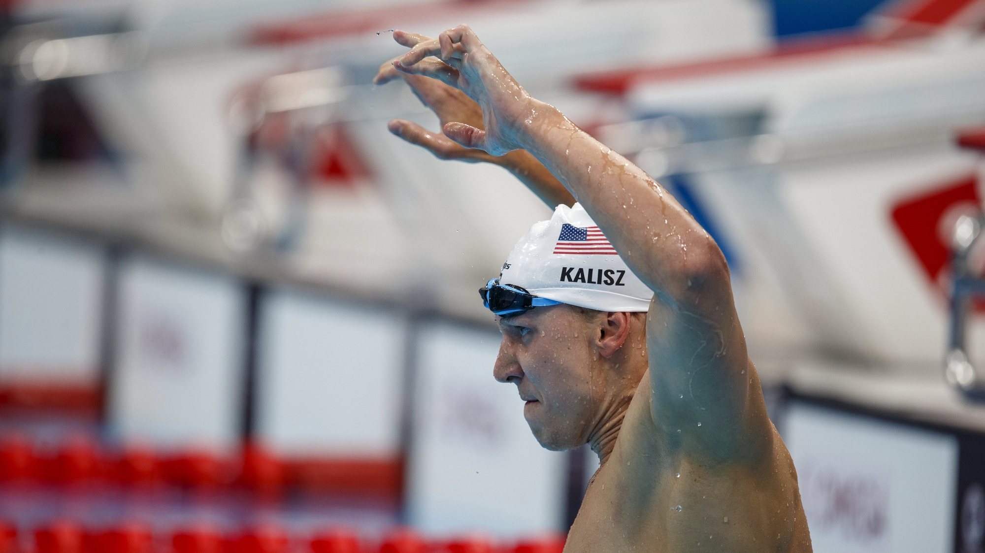epa09362977 Chase Kalisz of the United States of America (USA) celebrates after winning in the men&#039;s 400m Individual Medley (IM) Final during the Swimming events of the Tokyo 2020 Olympic Games at the Tokyo Aquatics Centre in Tokyo, Japan, 25 July 2021.  EPA/Patrick B. Kraemer