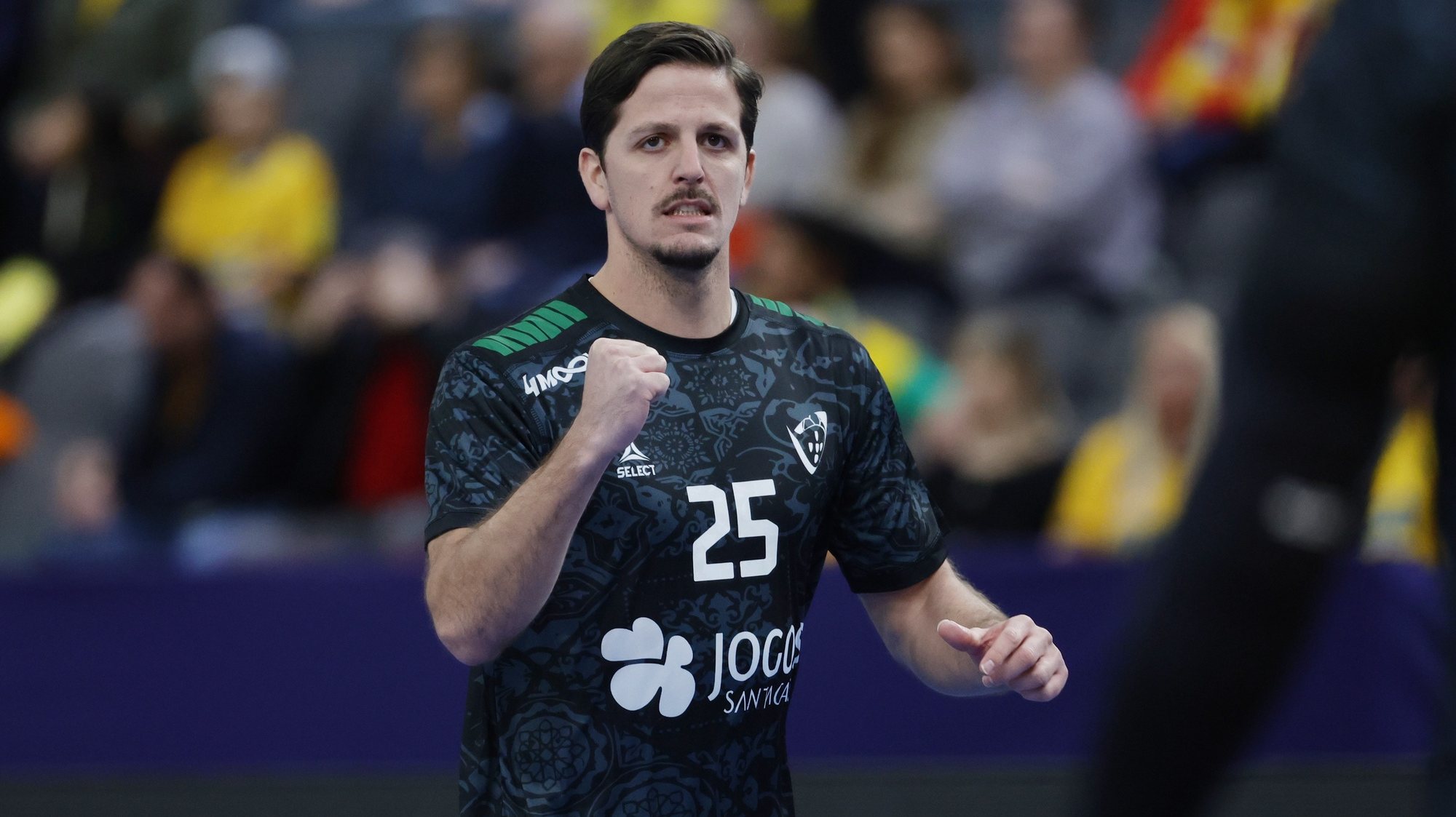 epa10418234 Portugal&#039;s Antonio Areia celebrates during the IHF Men&#039;s World Championship handball match, Main Round group 2, between Cap Verde and Portugal at Scandinavium Arena in Gothenburg, Sweden, 20 January 2023.  EPA/Adam Ihse SWEDEN OUT