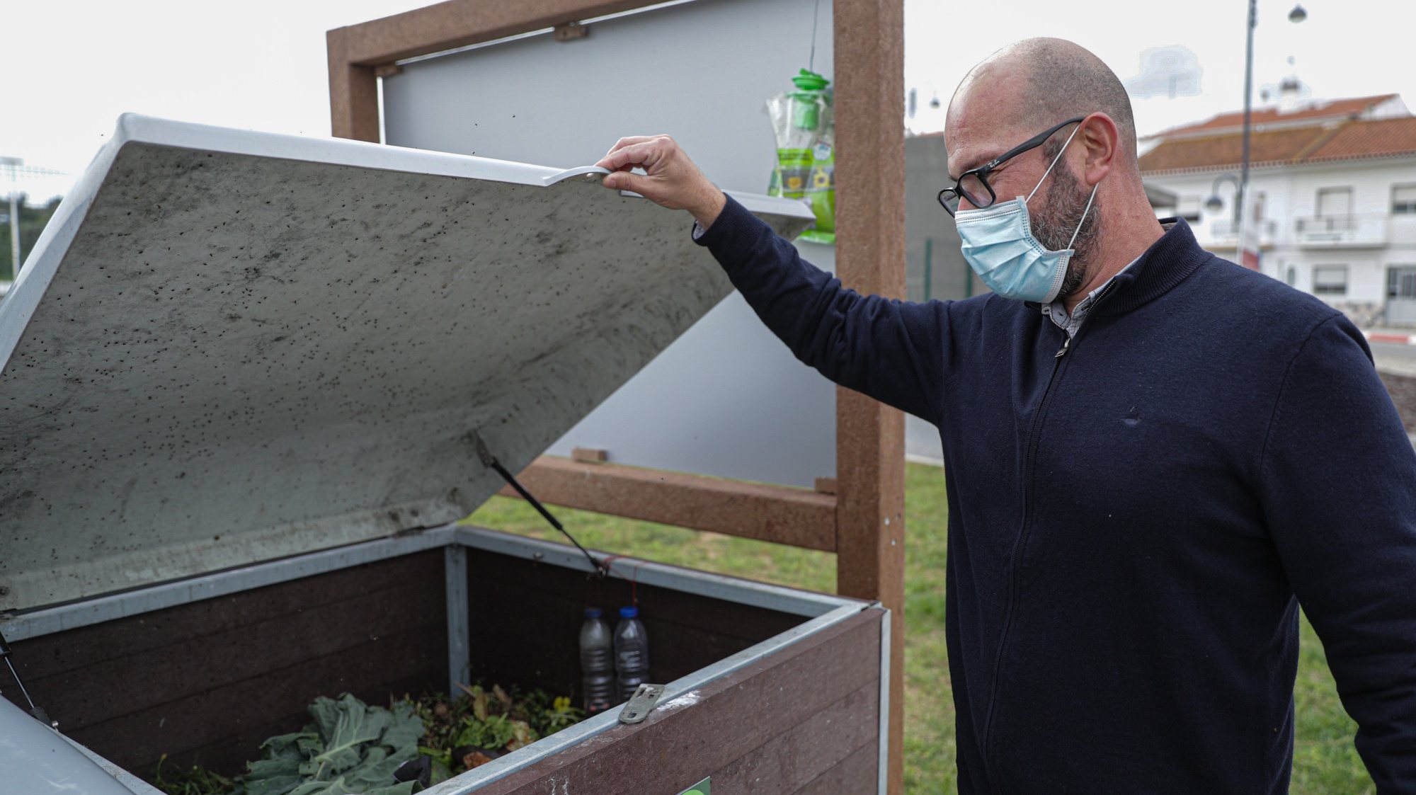Silves lança campanha de implementação de compostagem doméstica e compostagem comunitária direcionada a todas as freguesias do concelho, em Silves, 22 de fevereiro de 2021. (ACOMPANHA TEXTO DA LUSA DO DIA 01 DE MARÇO DE 2021). LUÍS FORRA/LUSA