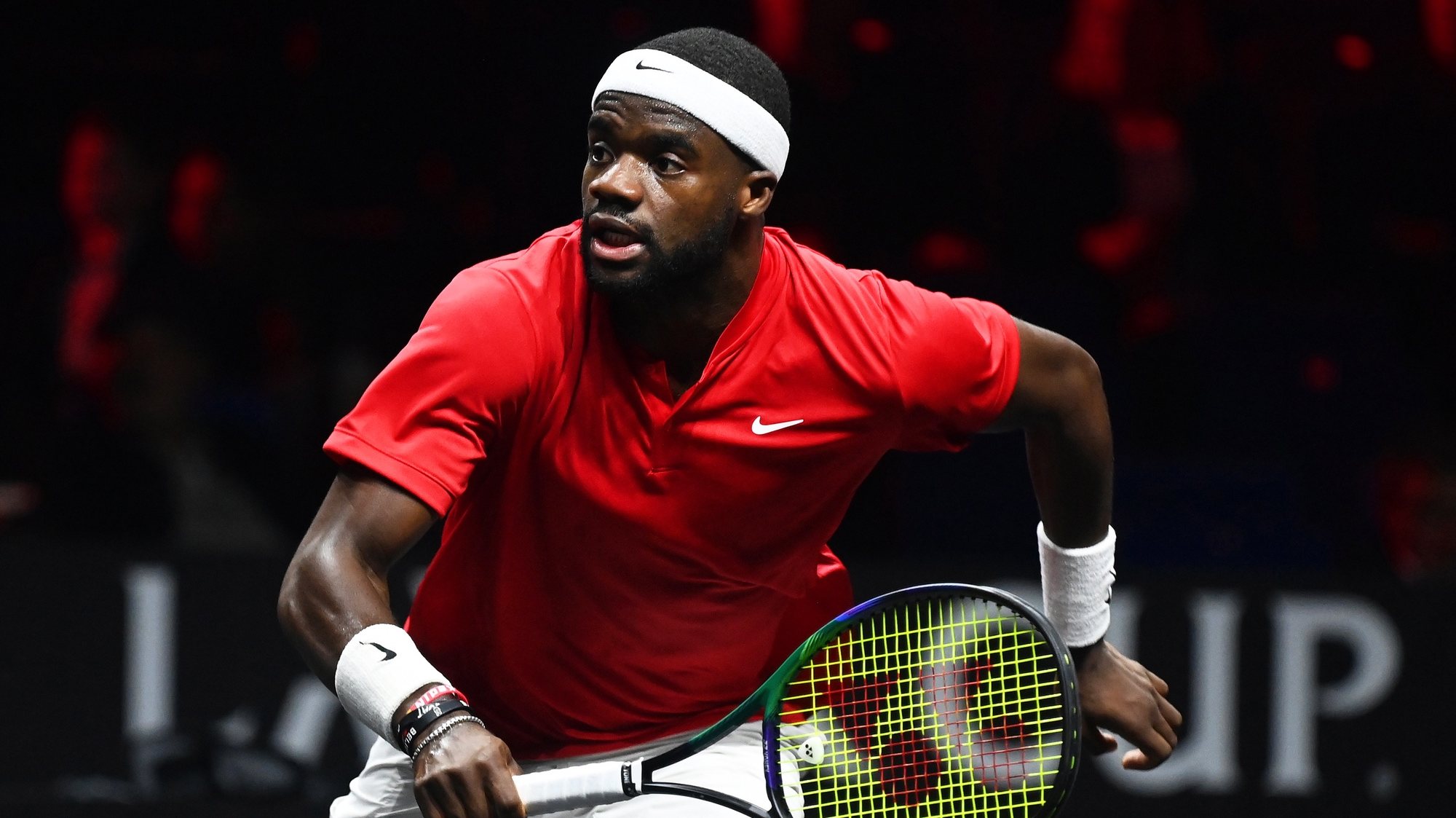 epa10205852 Team World&#039;s Frances Tiafoe in action against Team Europe&#039;s Stefanos Tsitsipas during the Laver Cup tennis tournament at the O2 Arena in London, Britain, 25 September 2022.  EPA/ANDY RAIN