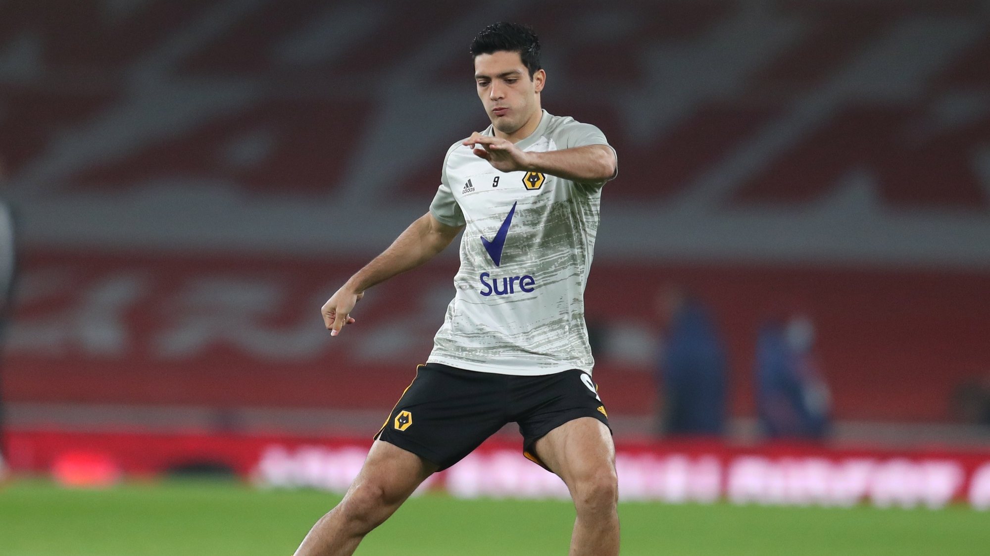 epa08852094 Raul Jimenez of Wolverhampton warms up ahead of the English Premier League soccer match between Arsenal FC and Wolverhampton Wanderers in London, Britain, 29 November 2020.  EPA/Catherine Ivill / POOL EDITORIAL USE ONLY. No use with unauthorized audio, video, data, fixture lists, club/league logos or &#039;live&#039; services. Online in-match use limited to 120 images, no video emulation. No use in betting, games or single club/league/player publications.