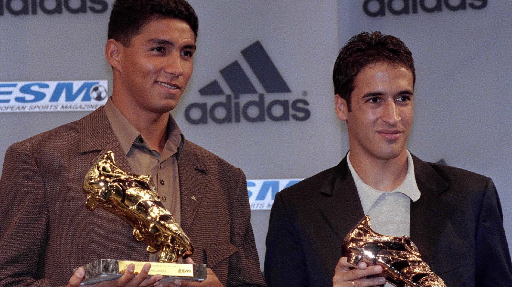 Mário Jardel (à esquerda) conquistou as botas de ouro nas épocas de 1999 e 2002, ao serviço do FC Porto e do Sporting, respetivamente