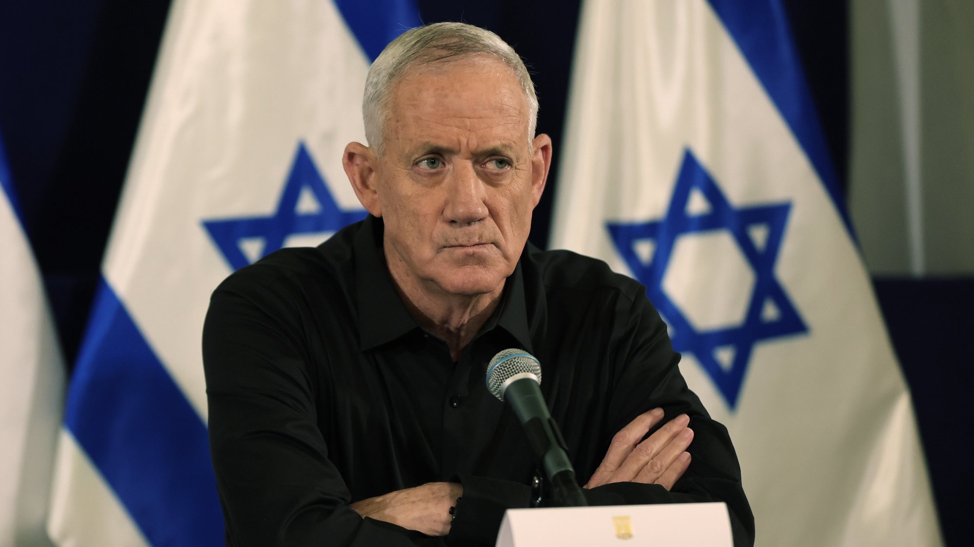 epa10945802 Israel&#039;s Cabinet Minister Benny Gantz looks on during a press conference in The Kirya military base in Tel Aviv, Israel, 28 October 2023.  EPA/ABIR SULTAN / POOL