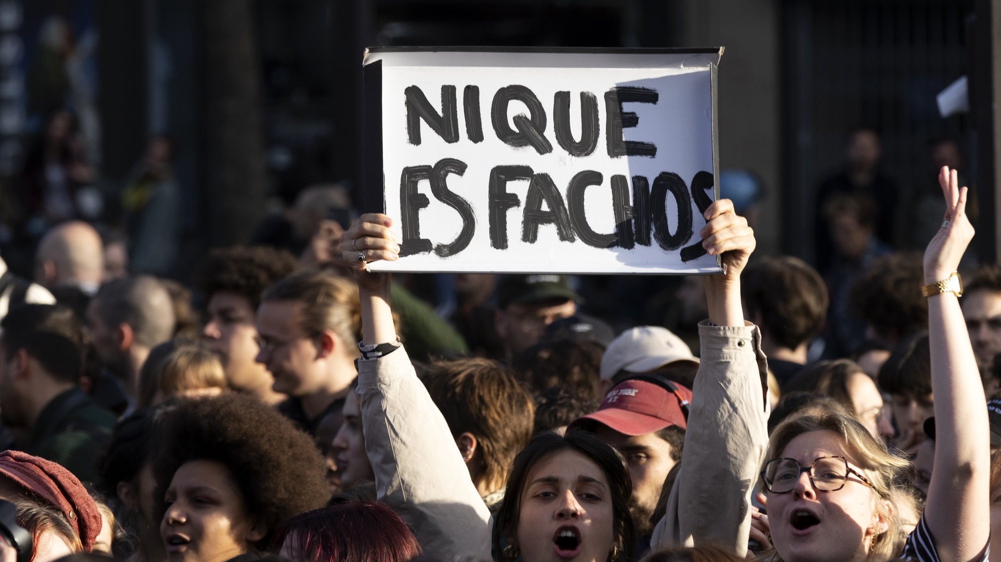 Protesto contra o Partido Nacional do Rassemblement em Paris após a vitória da extrema-direita nas eleições europeias June 2024. EPA/ANDRE PAIN