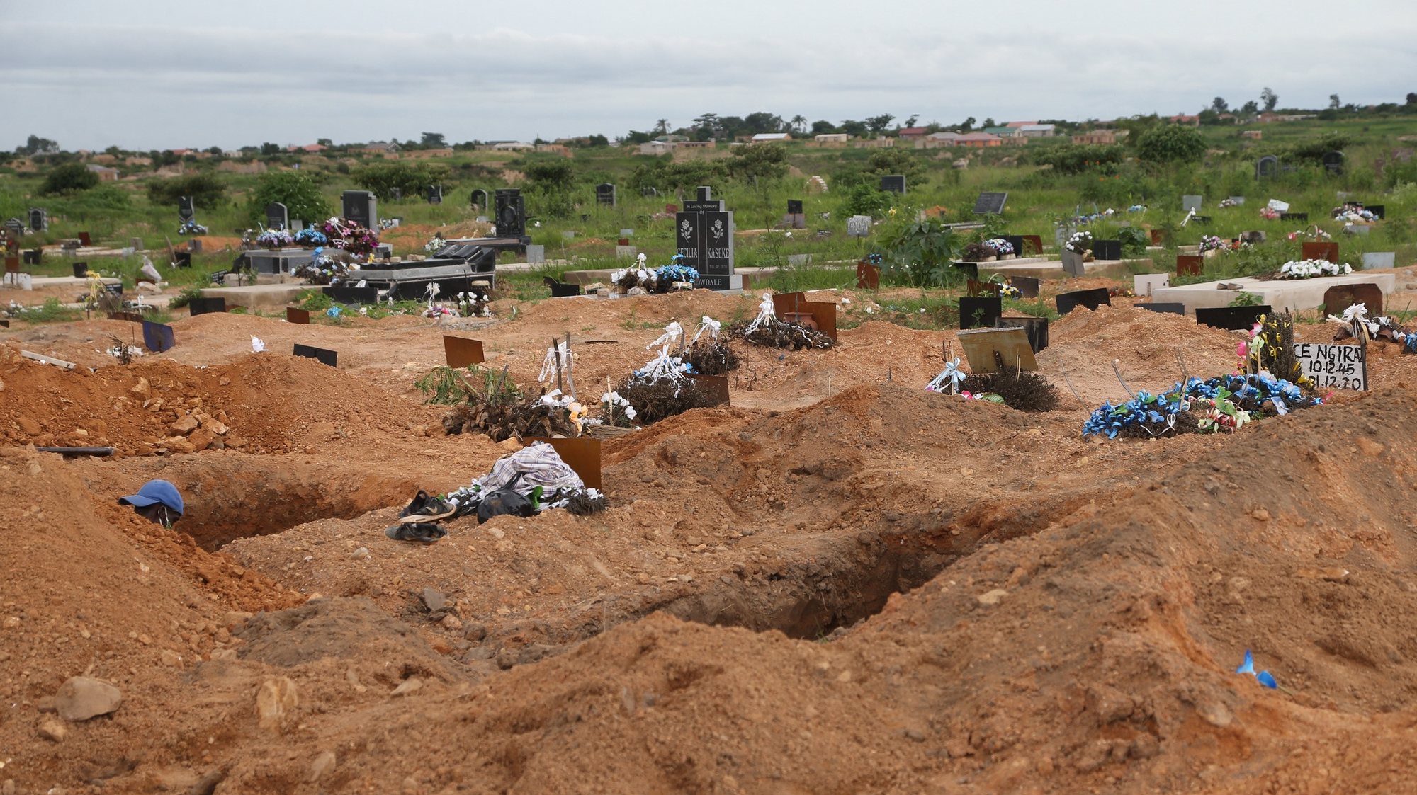 epa08946459 Freshly dug graves waiting for covid -19  victims burial at Zororo Memorial Park, in Chitungwiza, Zimbabwe, 18 January 2021. The country has seen an increase in the number of coronavirus related deaths with an average of 250 fatalities per week since December 2020.











.  EPA/AARON UFUMELI