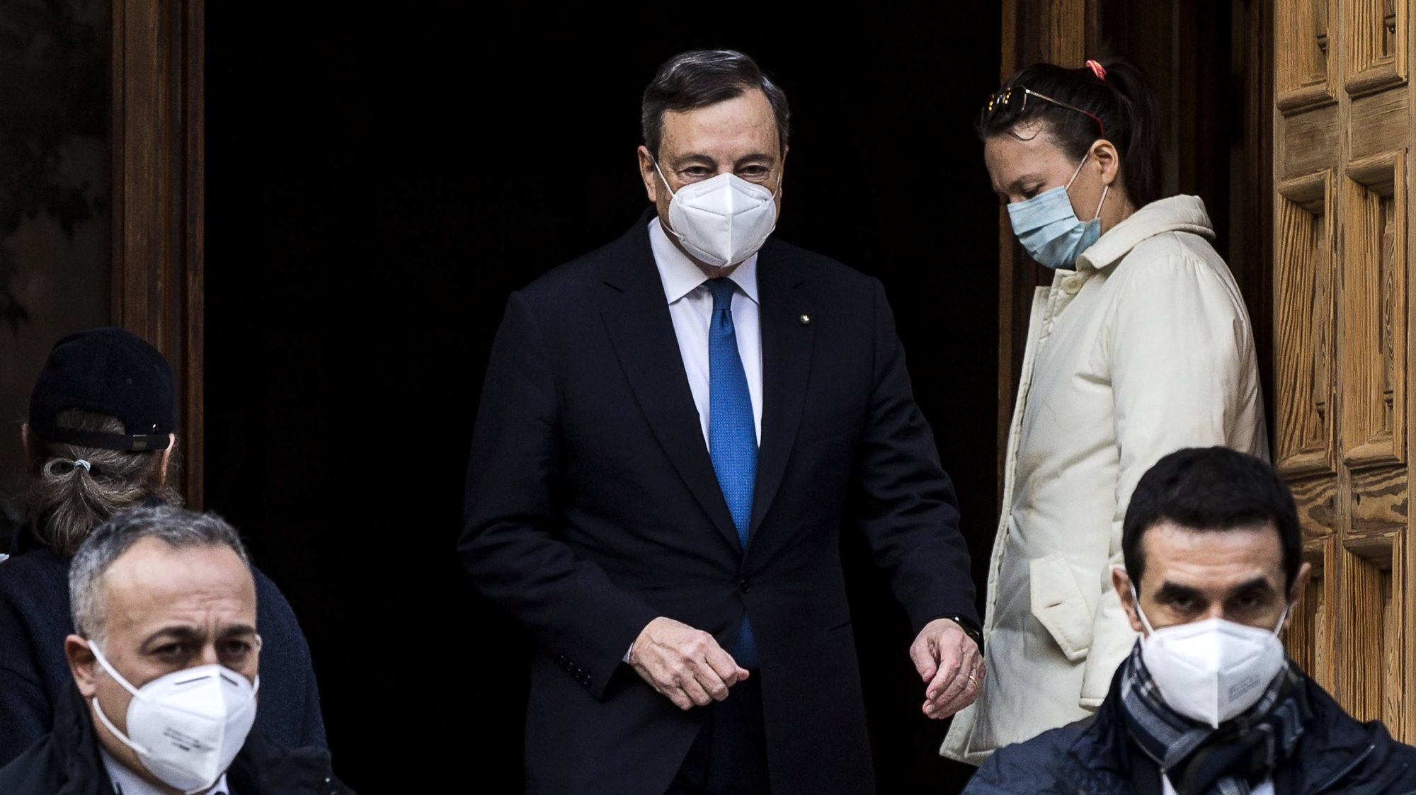 epa08986906 Italian designated-prime minister Mario Draghi (C) leaves his home in Rome, Italy, 04 February 2021. Draghi accepted on 03 February a mandate from the Italian president to form a national unity government after the previous coalition collapsed.  EPA/ANGELO CARCONI