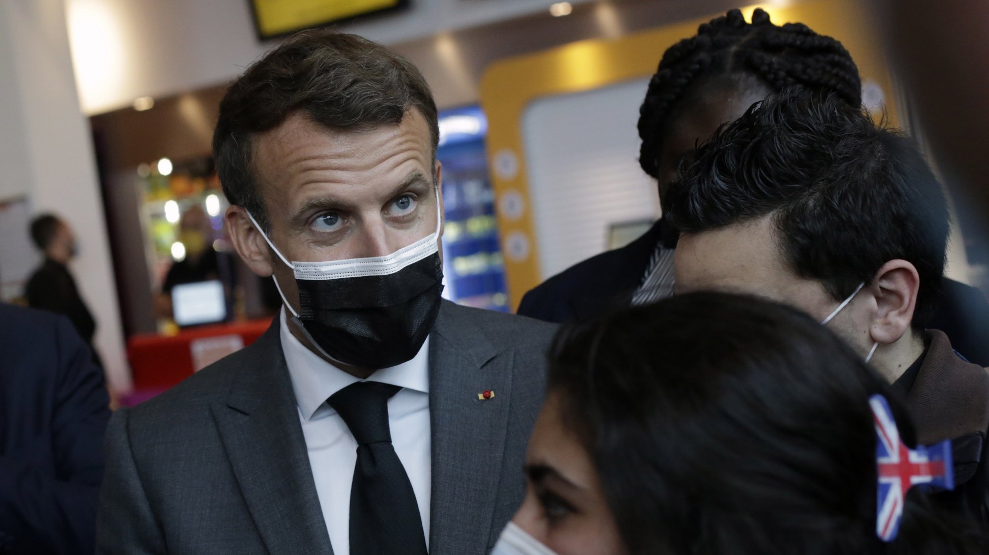 epa09217953 French President Emmanuel Macron, speaks with youths at Mazarin cinema during a visit to mark the reopening of cultural activities after closures during the Covid-19 pandemic, in Nevers, central France, 21 May 2021.  EPA/THIBAULT CAMUS / POOL  MAXPPP OUT