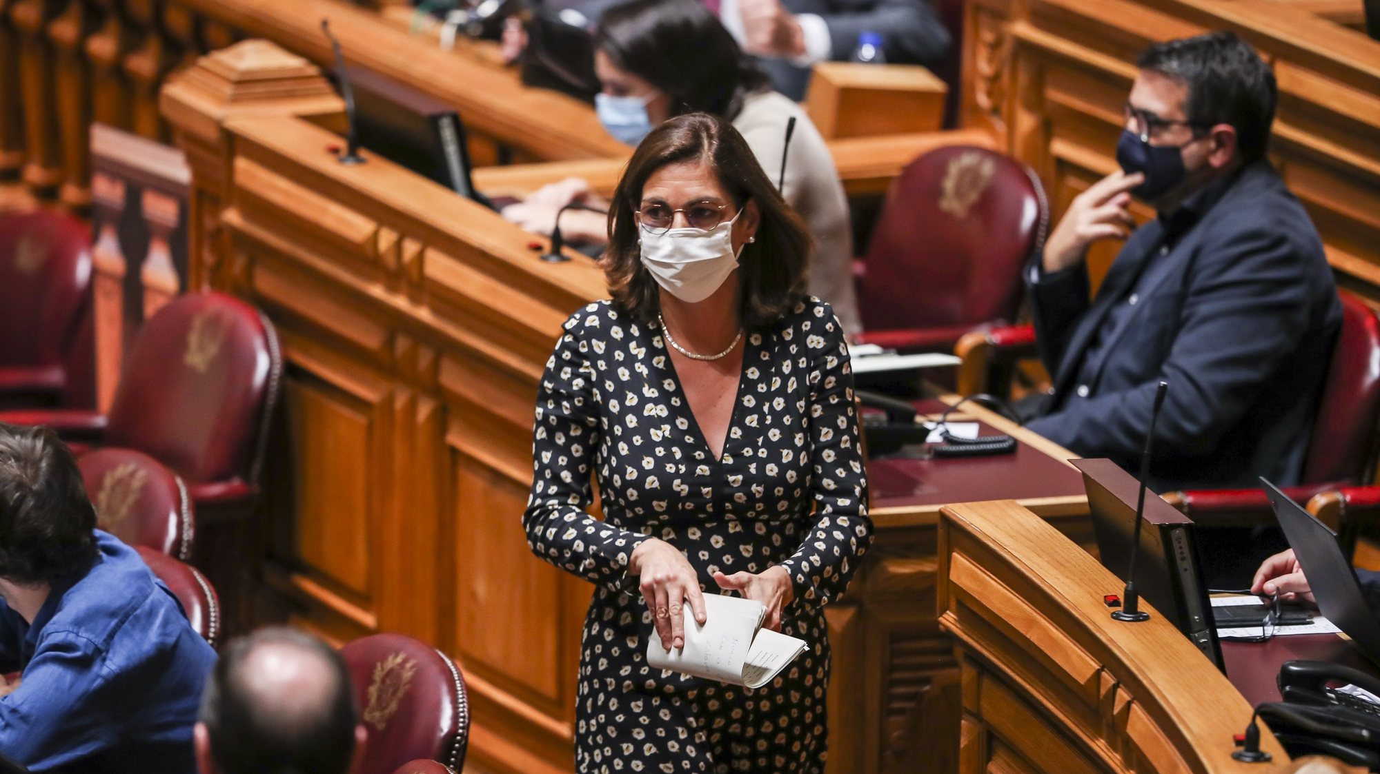A líder parlamentar do Partido Socialista (PS), Ana Catarina Mendes, durante o debate parlamentar de discussão na generalidade do Orçamento do Estado para 2021 (OE2021), na Assembleia da República, em Lisboa, 28 de outubro de 2020. JOSÉ SENA GOULÃO/LUSA