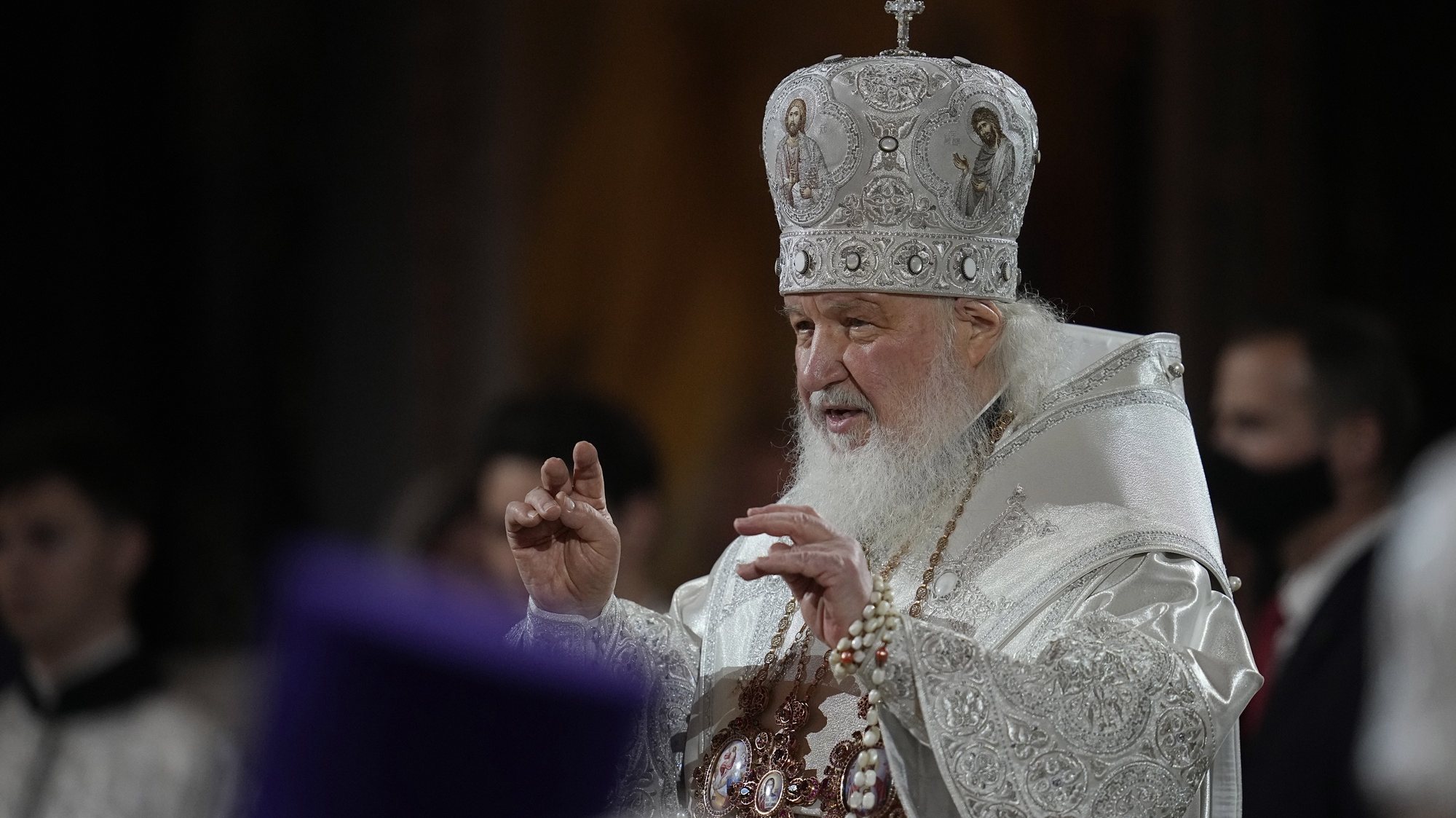 epa09905323 Patriarch Kirill of Moscow and All Russia attends the Orthodox Easter holiday service at the Christ the Saviour Cathedral in Moscow, Russia, Russia, 23 April 2022. Easter is the central church holiday in Russian Orthodox church.  EPA/ALEXANDER ZEMLIANICHENKO / POOL