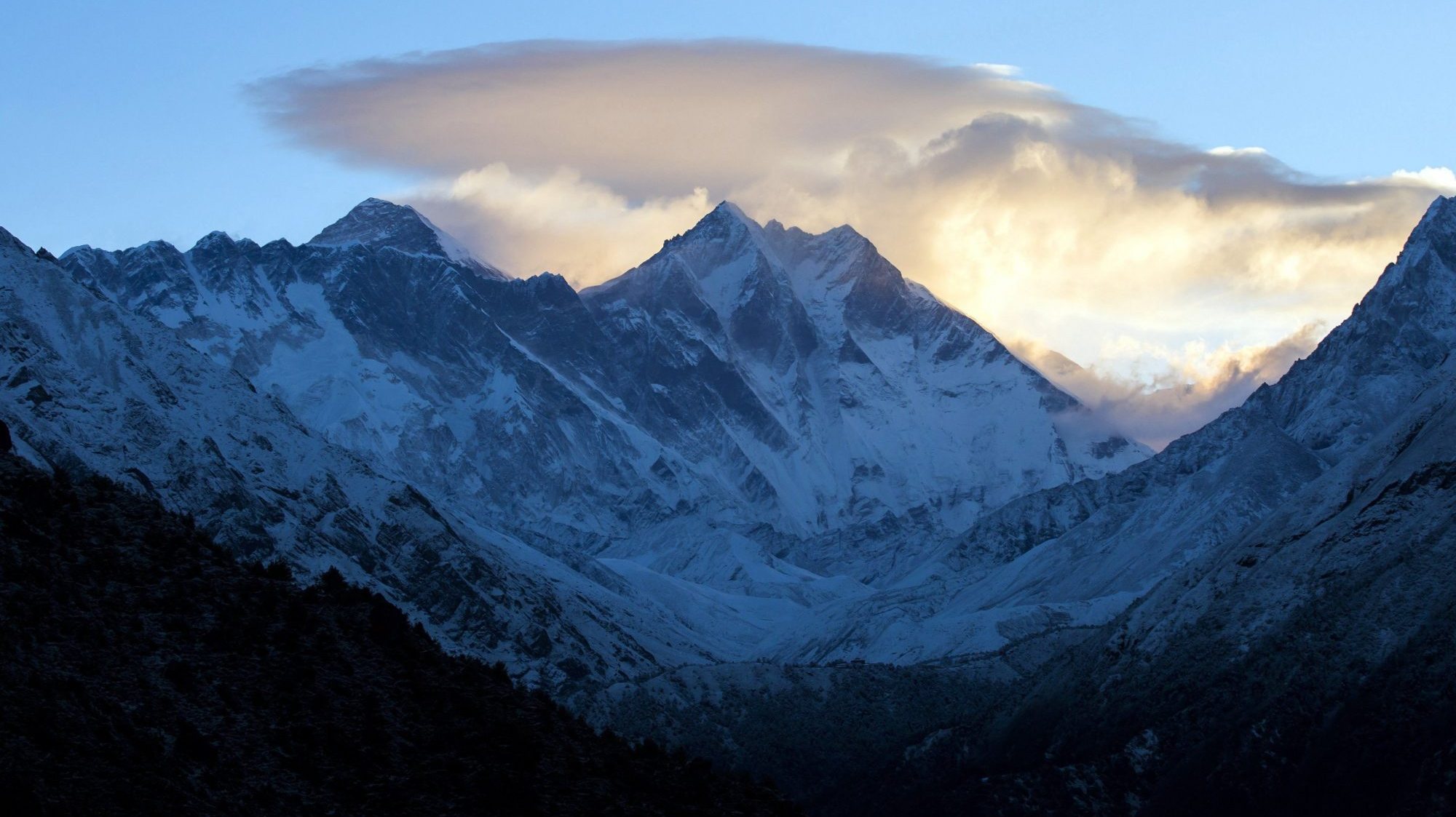 Montanhas dos Himalaias vistas do Nepal. BALAZS MOHAI/LUSA