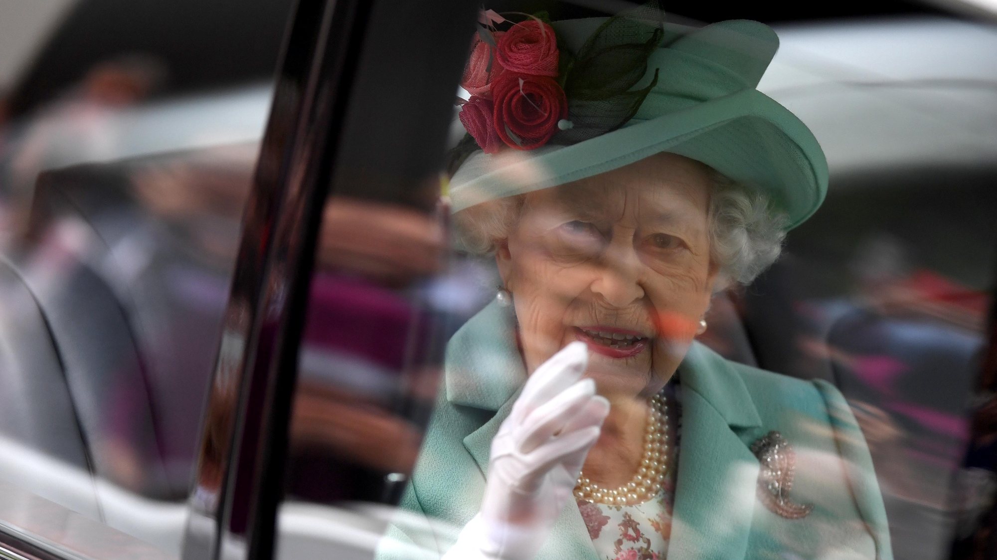 epa09285566 Britain&#039;s Queen Elizabeth II arrives to attend day five of Royal Ascot, in Ascot, Britain, 19 June 2021. Royal Ascot is Britain&#039;s most valuable horse race meeting and social event running daily from 15 to 19 June 2021.  EPA/NEIL HALL