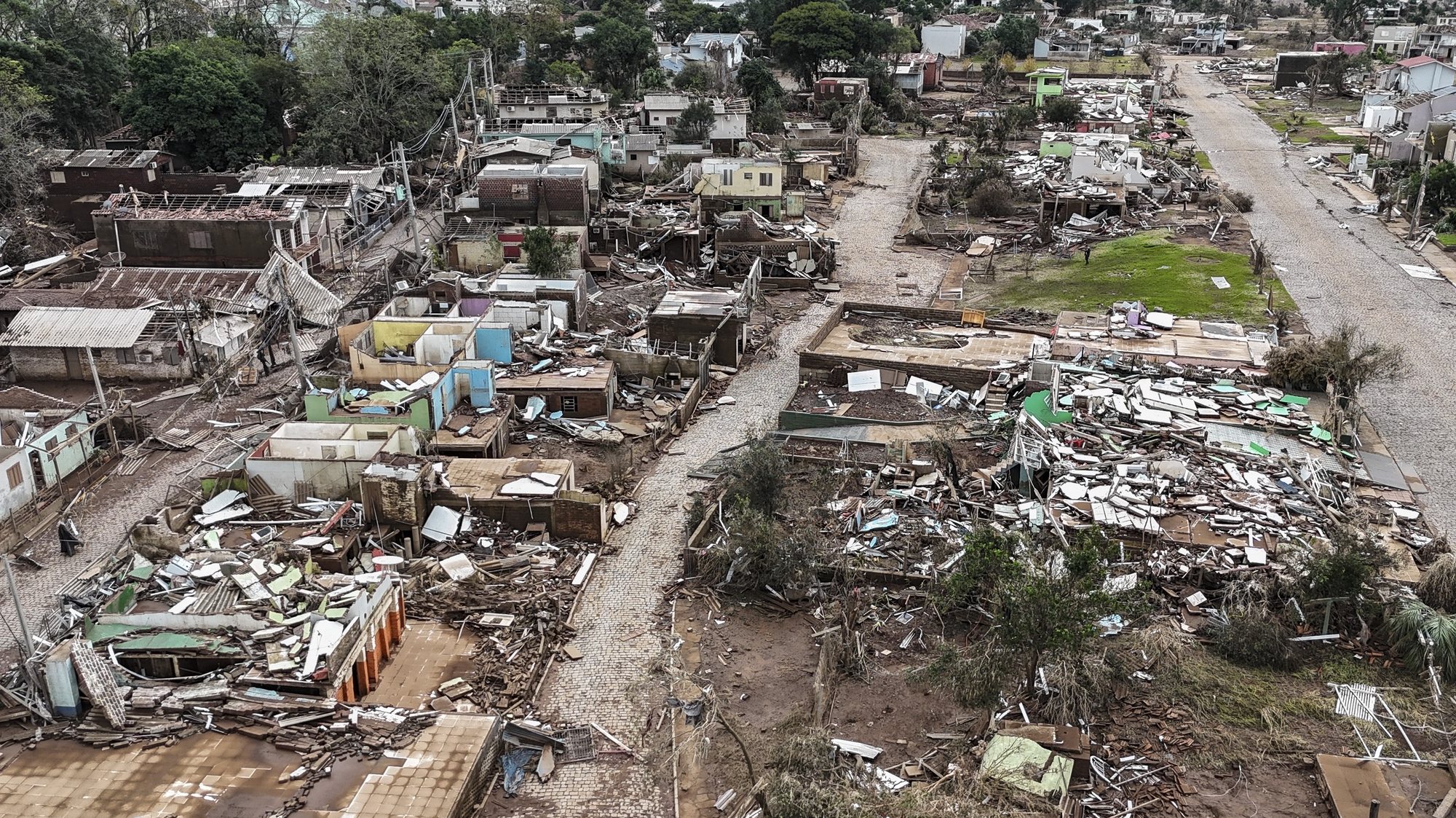 epa11329823 A photo taken with a drone shows the destruction following floods after the overflowing of the Forqueta River in Lajeado, Brasil, 09 May 2024. At  least 108 people died and more than 130 were still missing, as heavy rains and floods hit southern Brazil.  EPA/Sebastiao Moreira