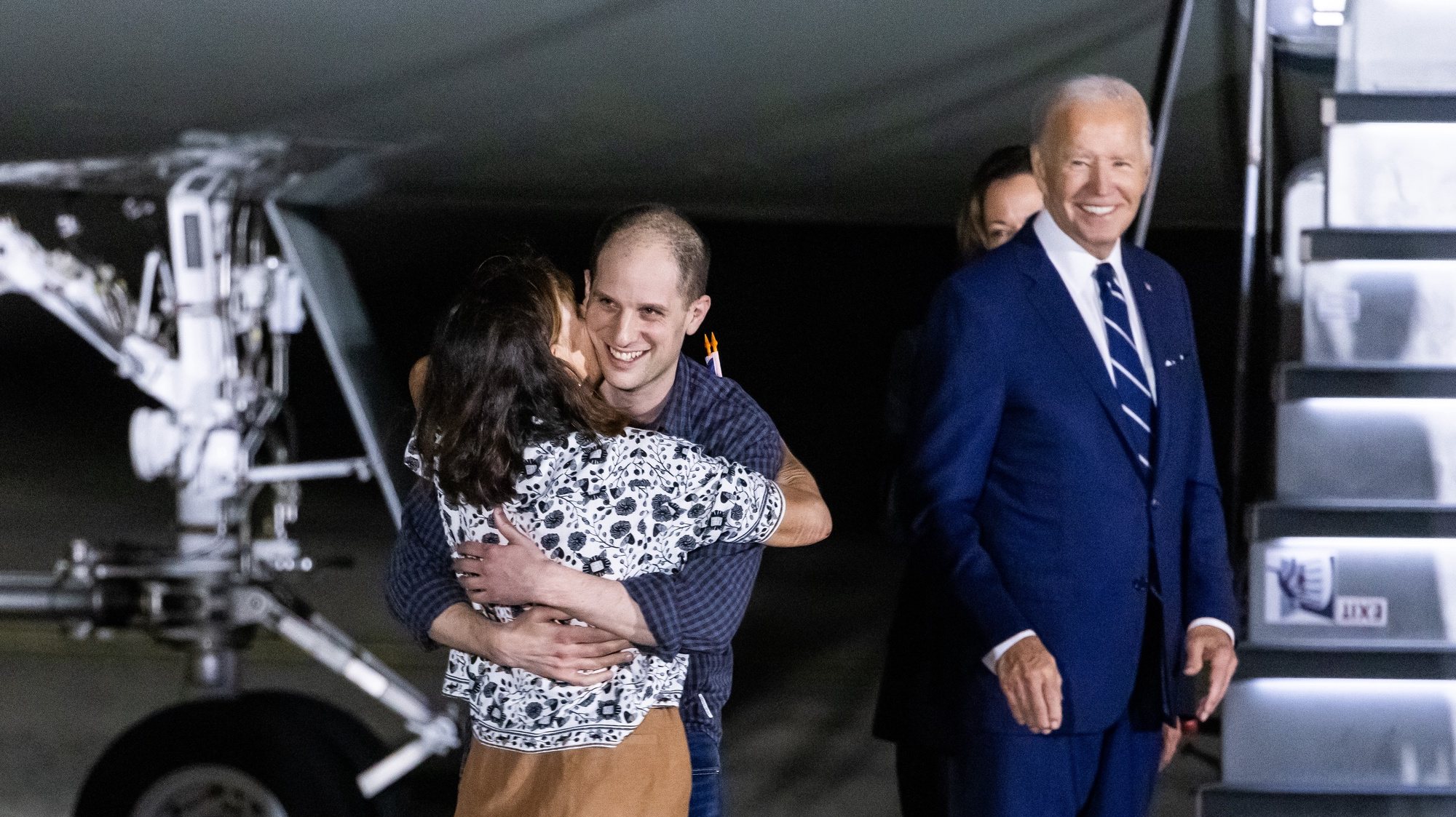 epaselect epa11517495 Wall Street Journal reporter Evan Gershkovich hugs his mother, Ella Milman, after his arrival in the US following a 26-person prisoner swap between Russia, the US and five other countries, at Andrews Air Base, Maryland, USA, 01 August 2024. US President Joe Biden and Vice President Kamala Harris were there to greet the former prisoners. The exchange includes at least two dozen people, and is the biggest prisoner swap between Russia and the West since the Cold War.  EPA/JIM LO SCALZO